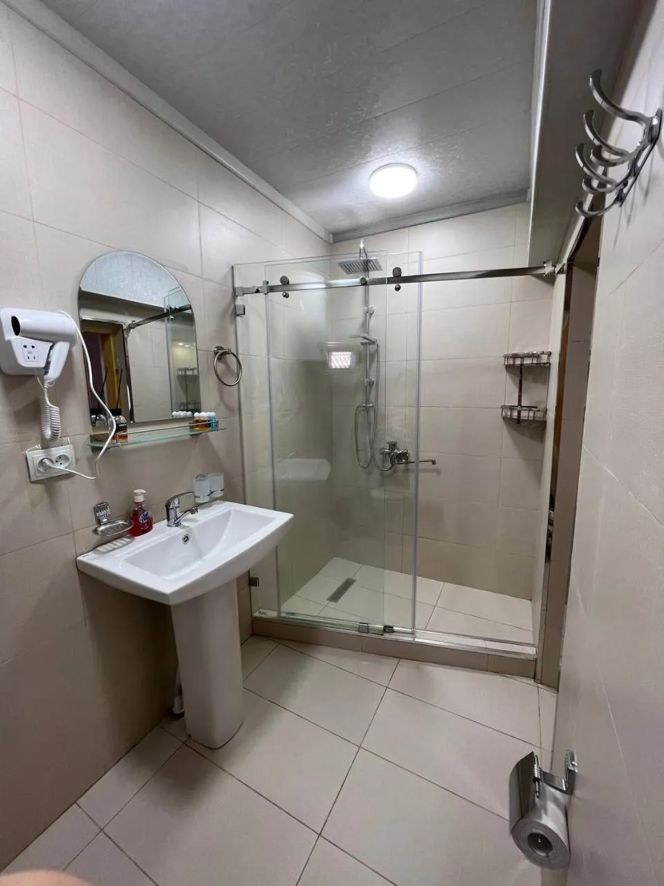 Shower in Hotel Legende