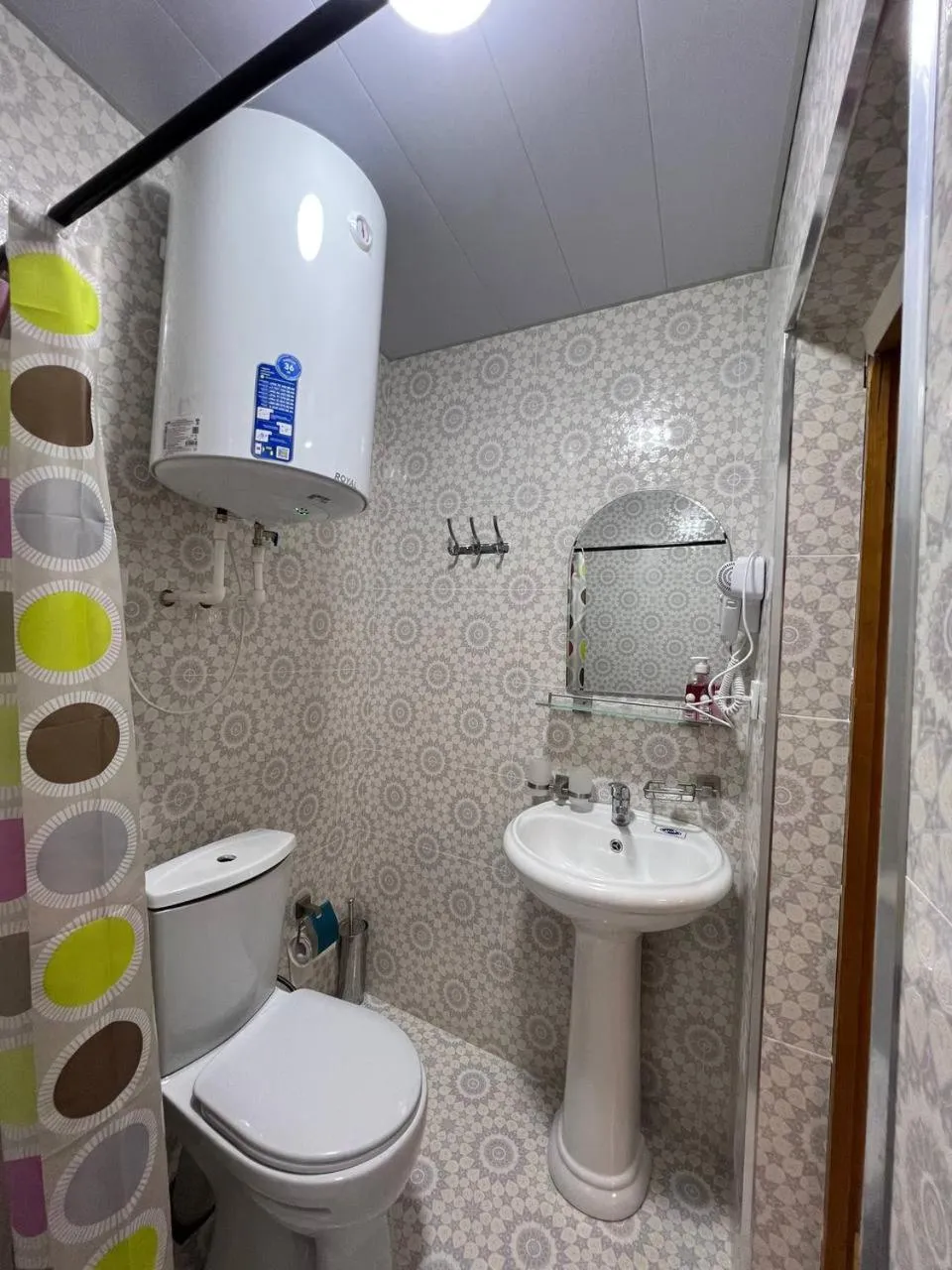 Shower in Hotel Legende