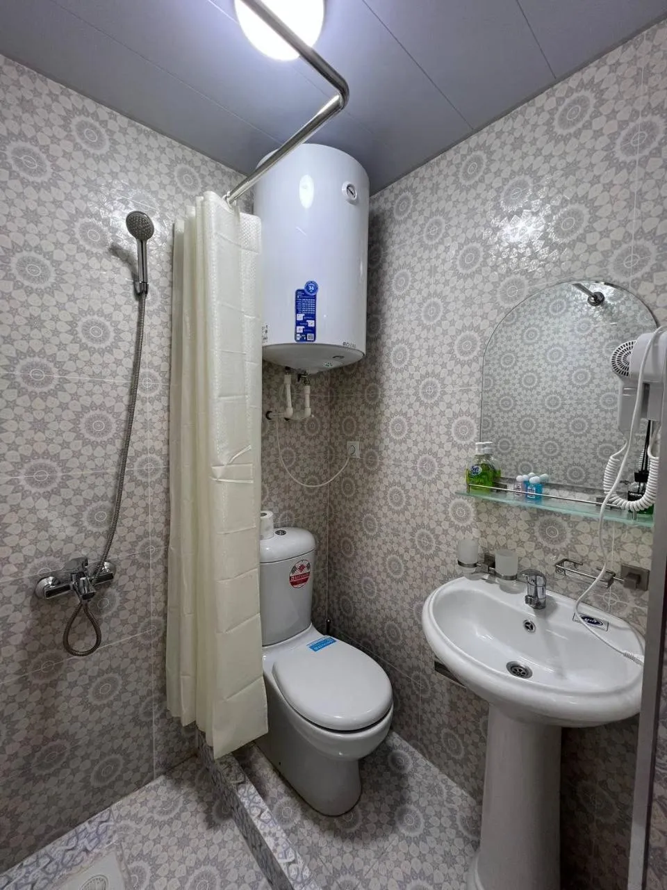 Shower in Hotel Legende