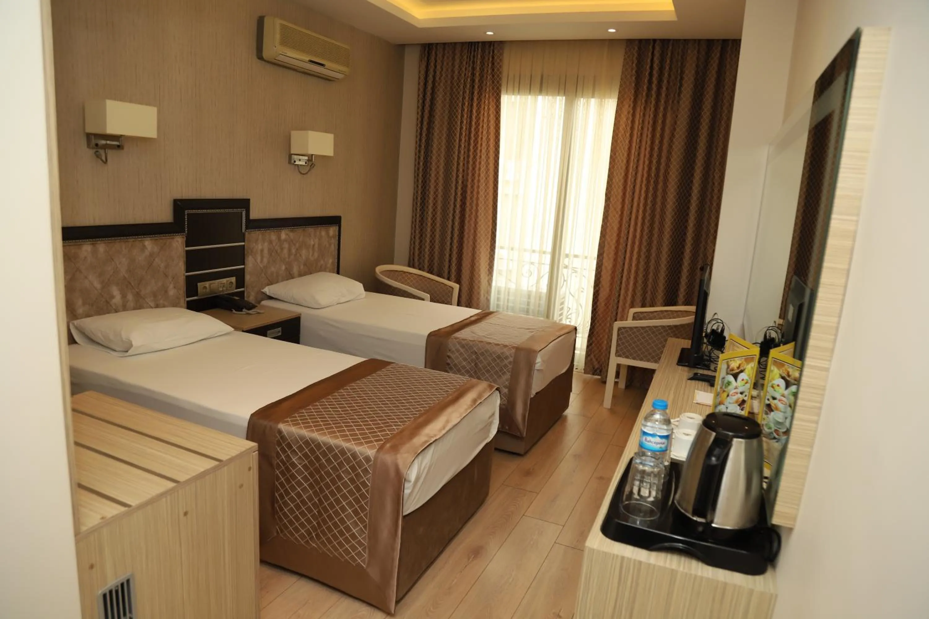 Bed in Othello Hotel