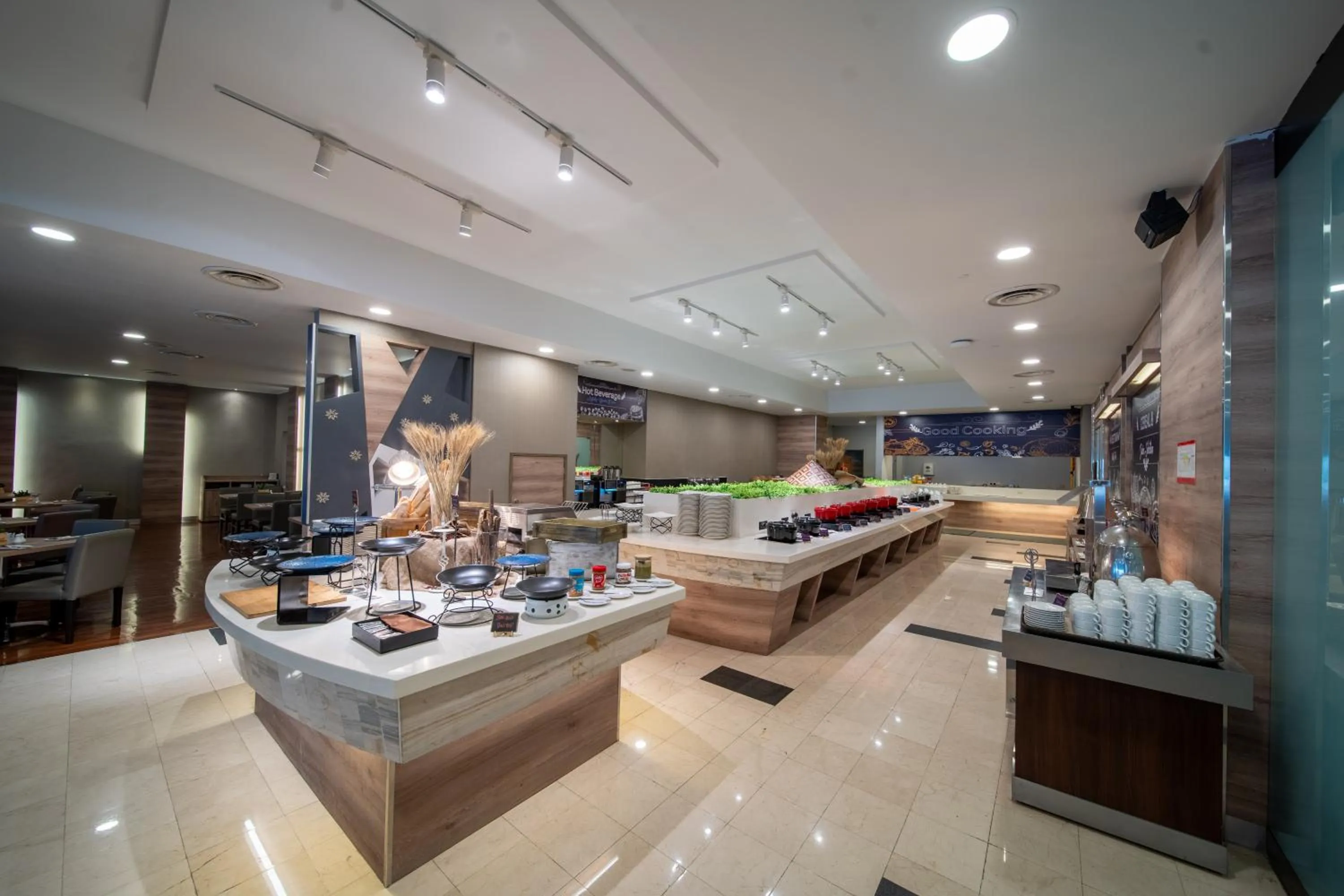 Restaurant/places to eat in St Giles Boulevard