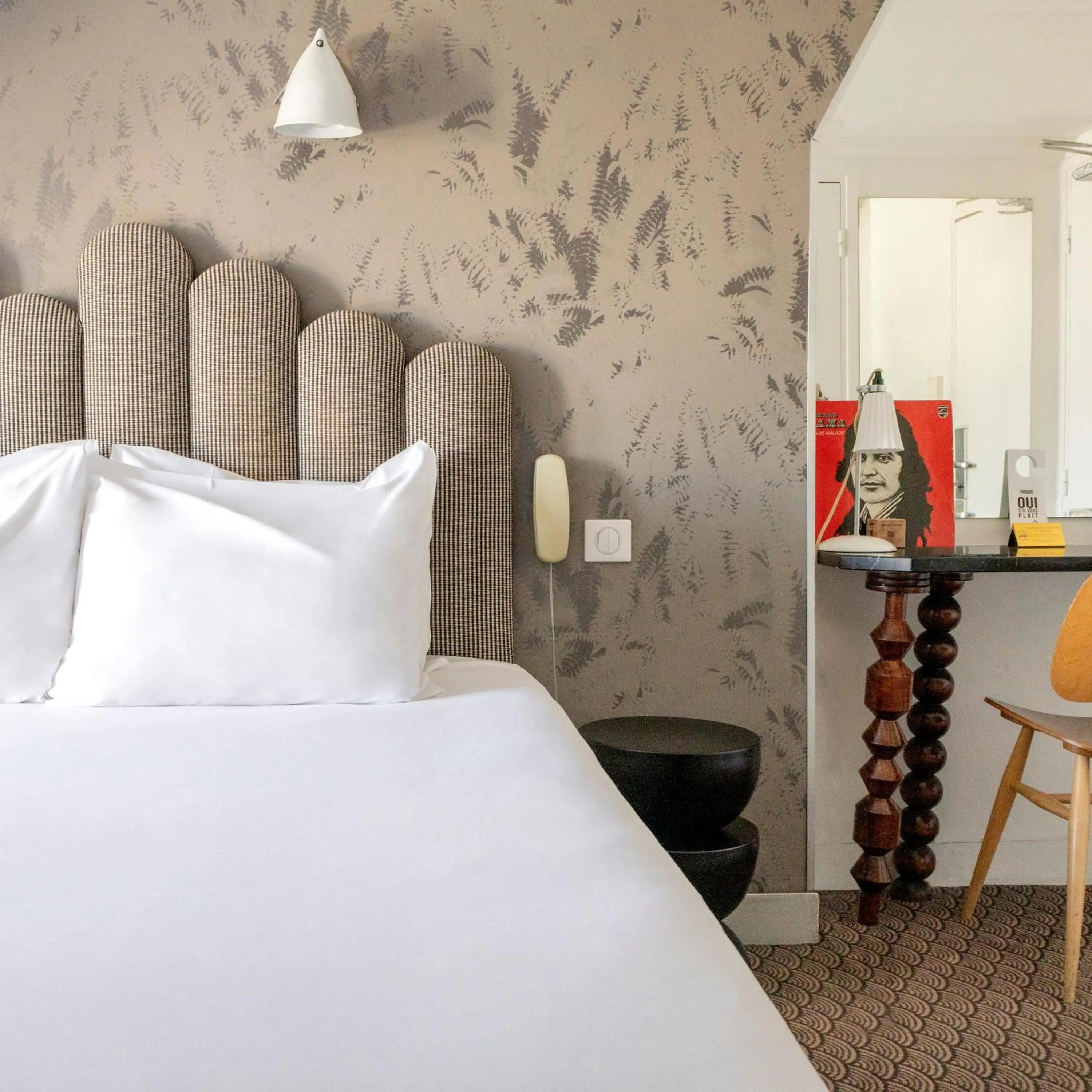 Bedroom, Bed in Hotel Paradis