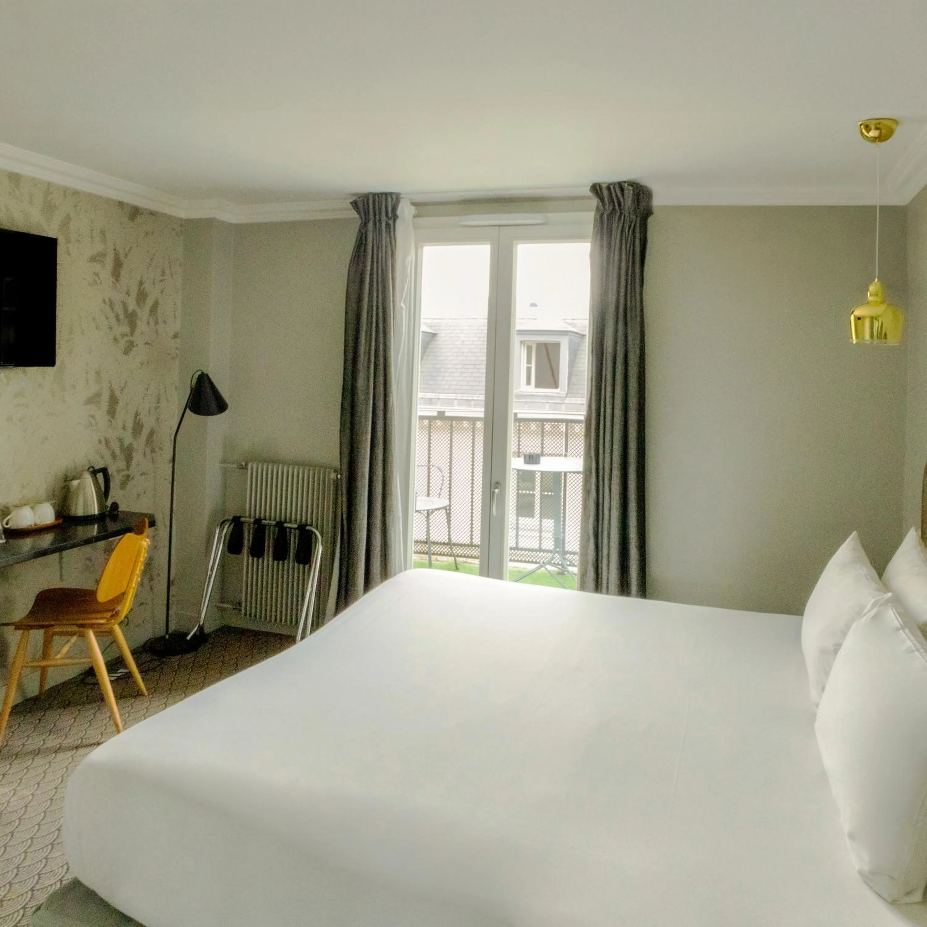 Bedroom, Bed in Hotel Paradis