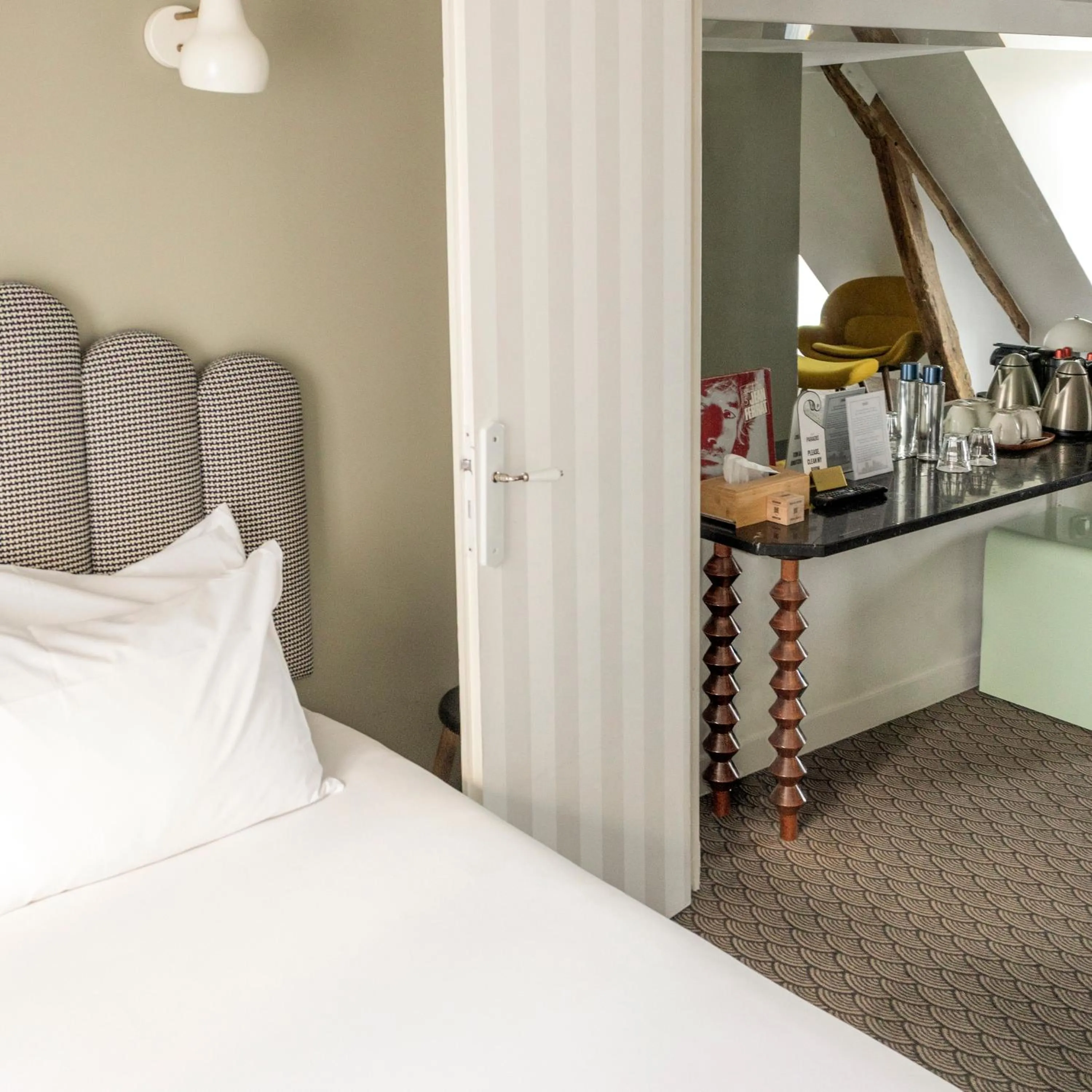 Bedroom, Bed in Hotel Paradis