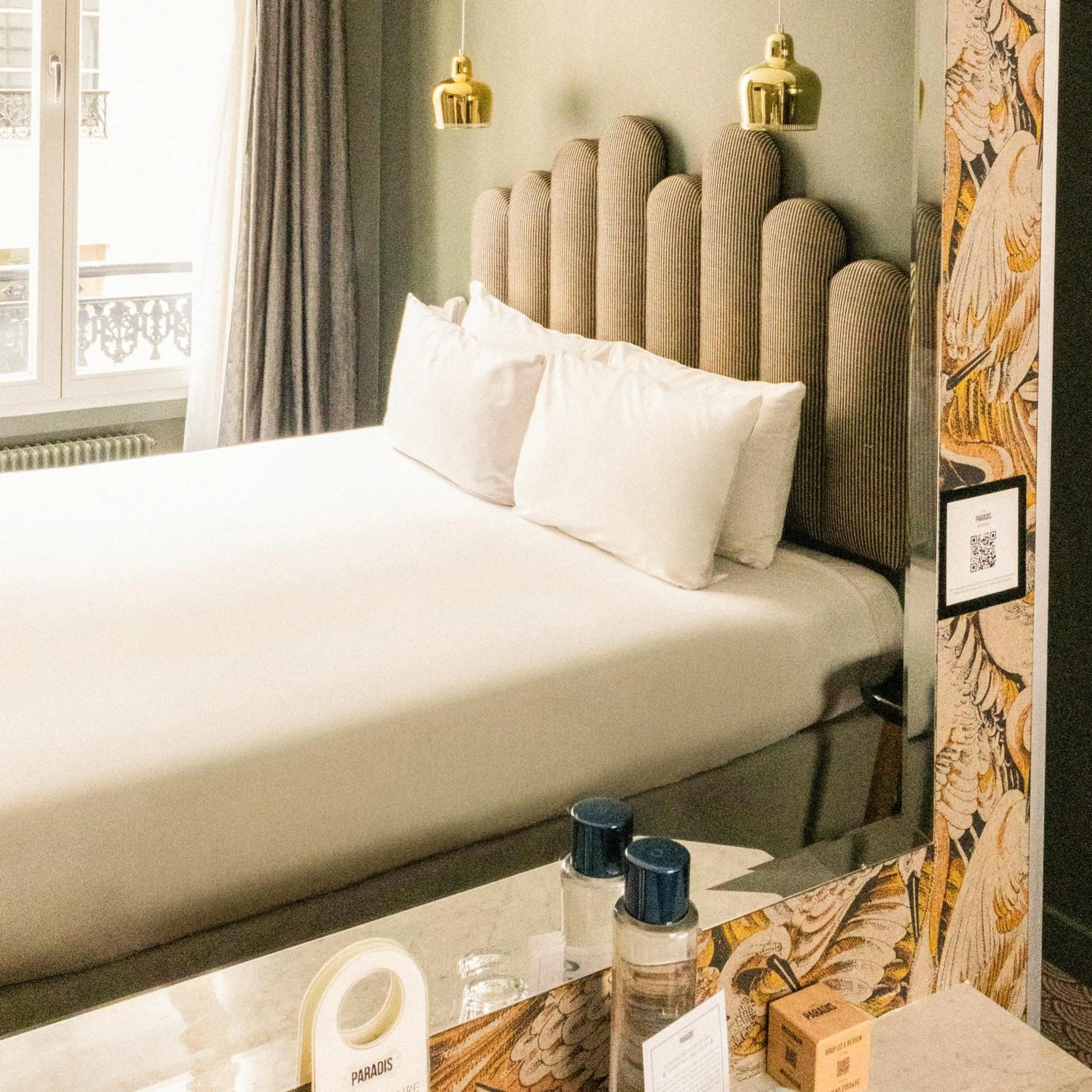 Bedroom, Bed in Hotel Paradis