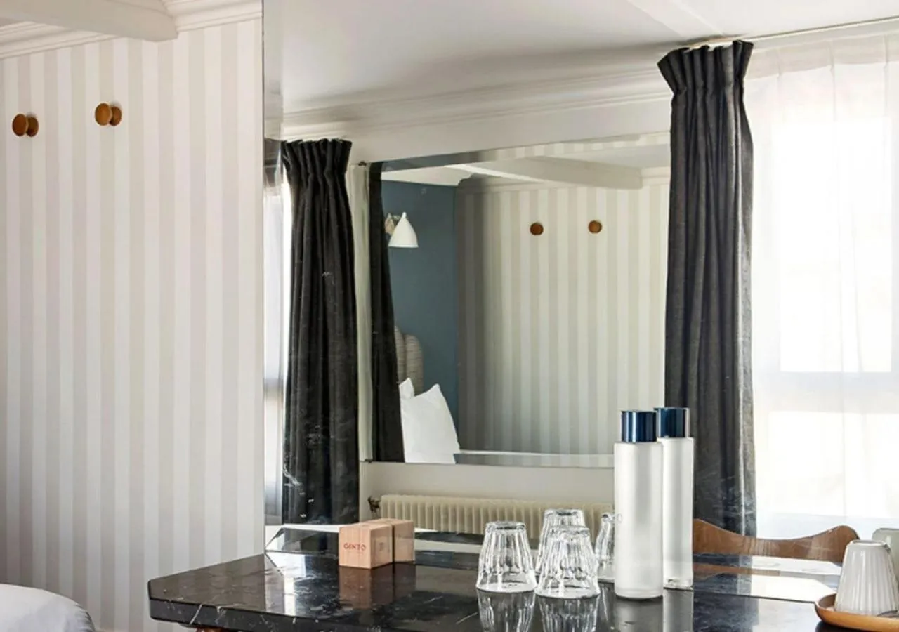 Bedroom in Hotel Paradis