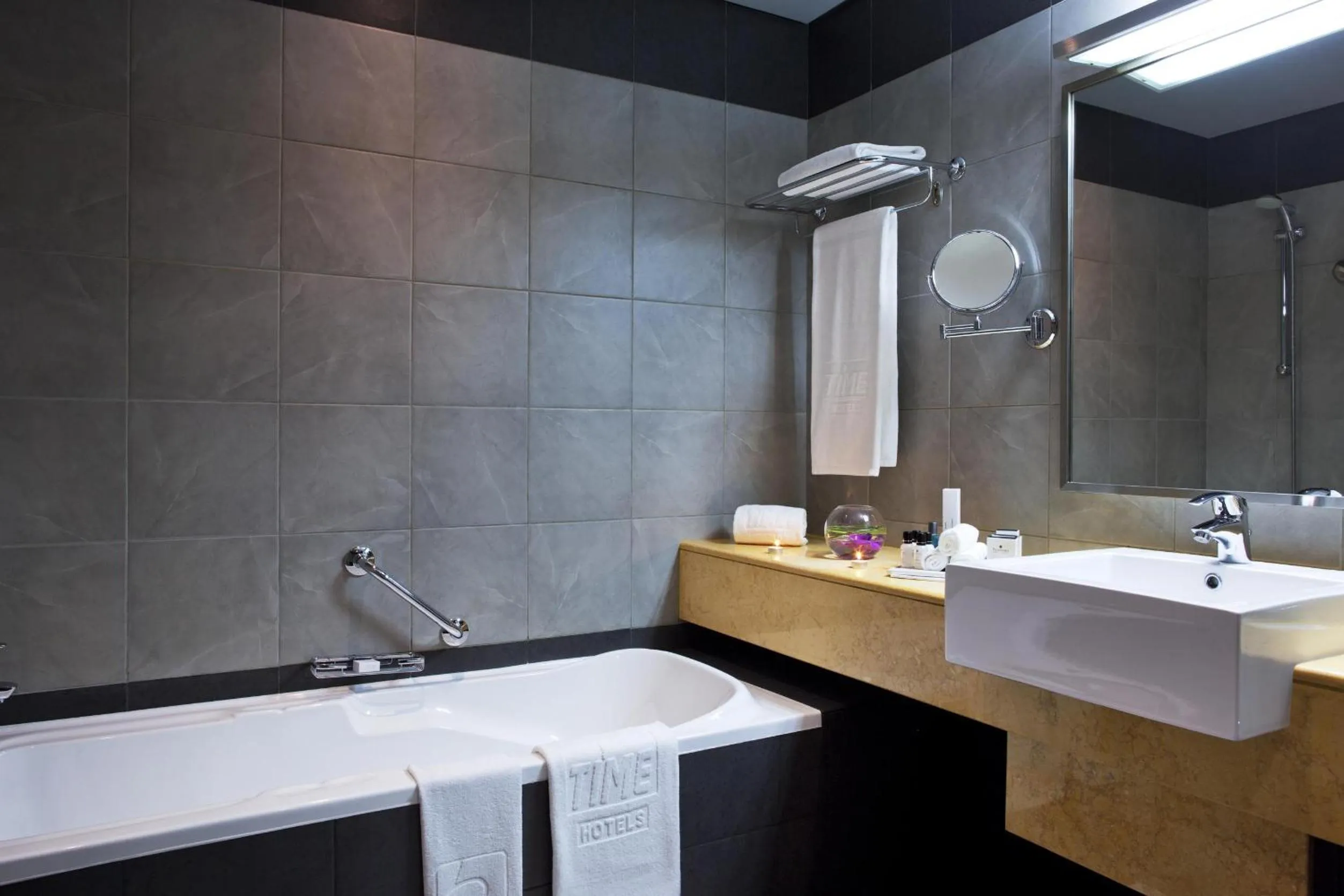 Bathroom in TIME Grand Plaza Hotel, Dubai Airport