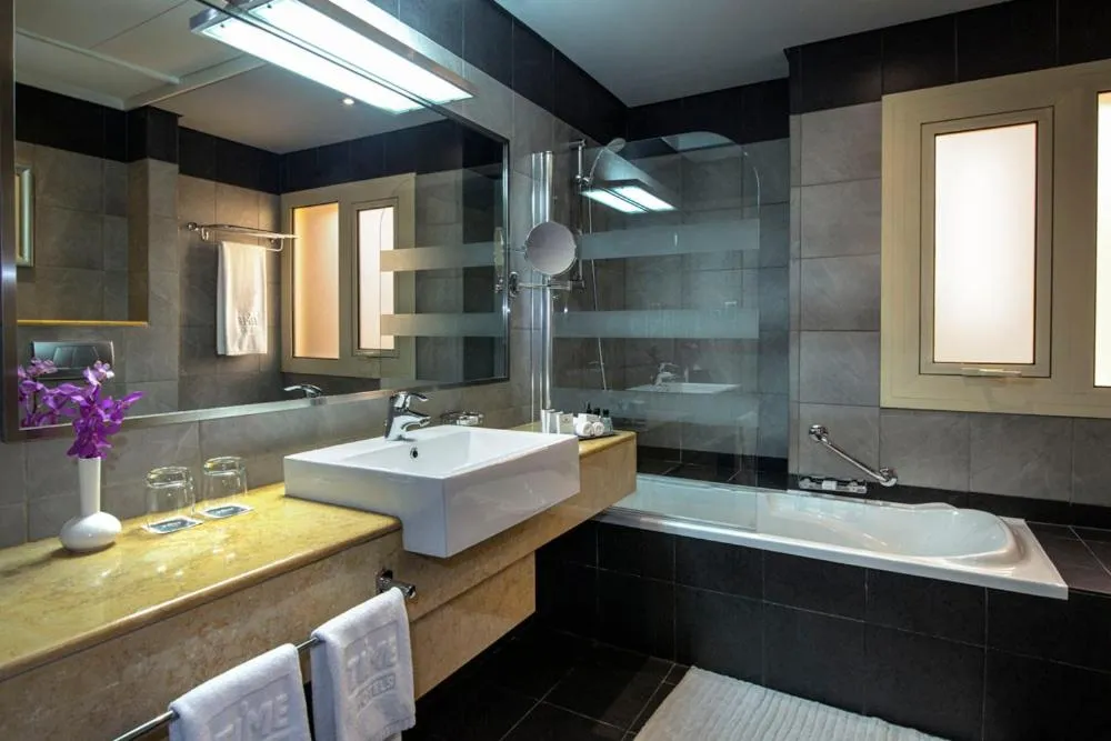 TIME Grand Plaza Hotel, Dubai Airport