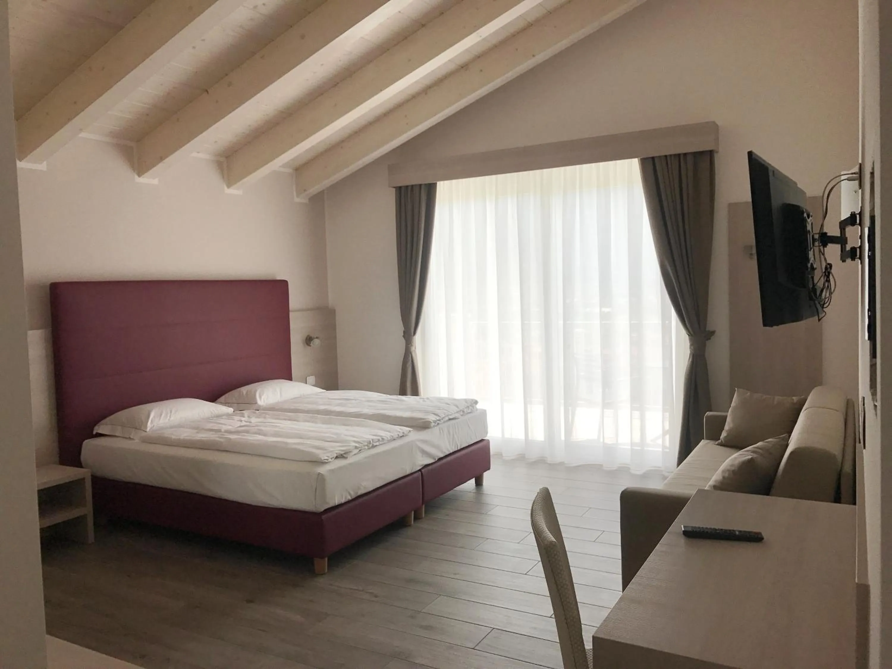 Photo of the whole room, Bed in Maso Tobel Riva del Garda