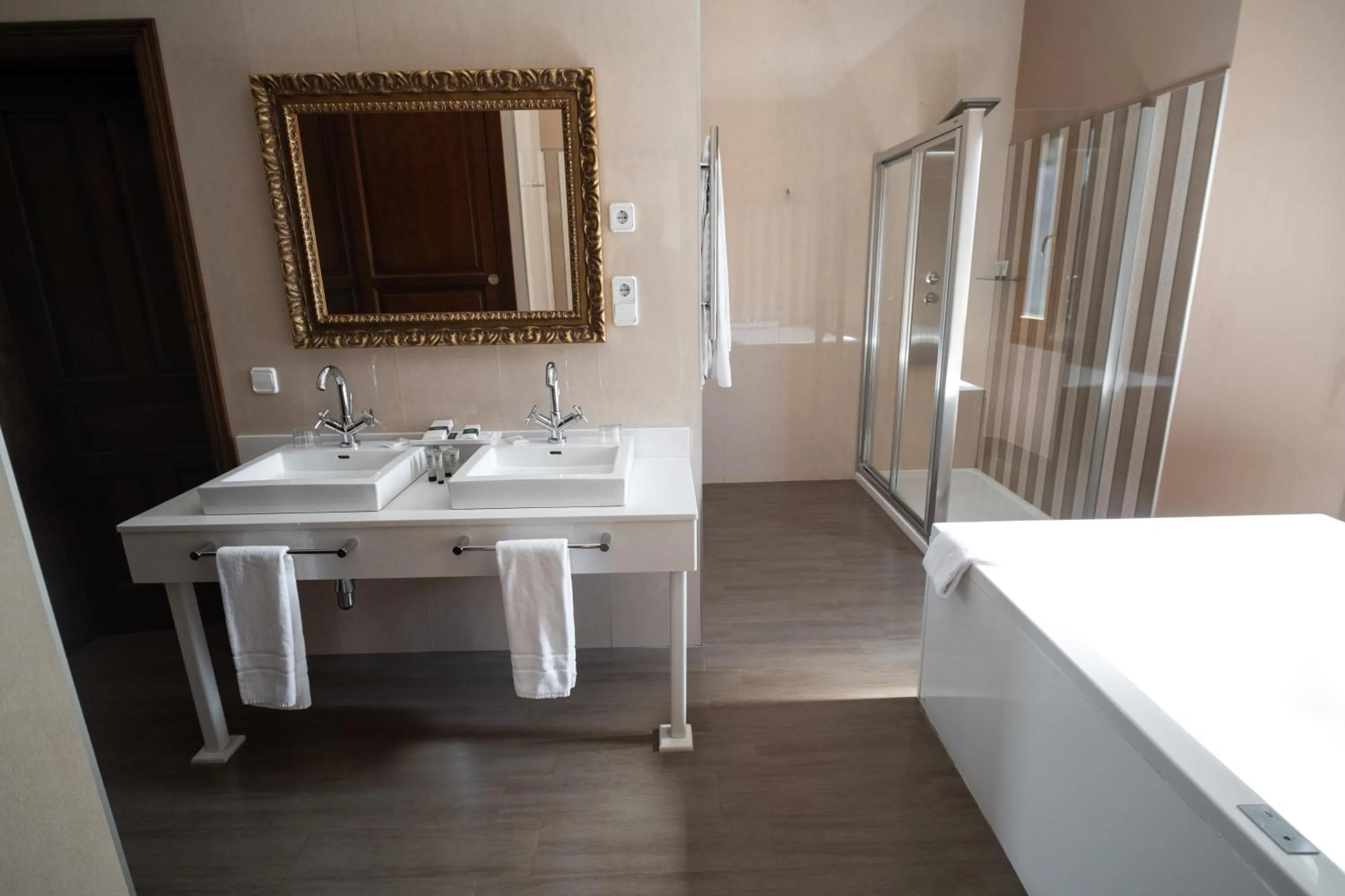 Bathroom in La Almoraima Hotel