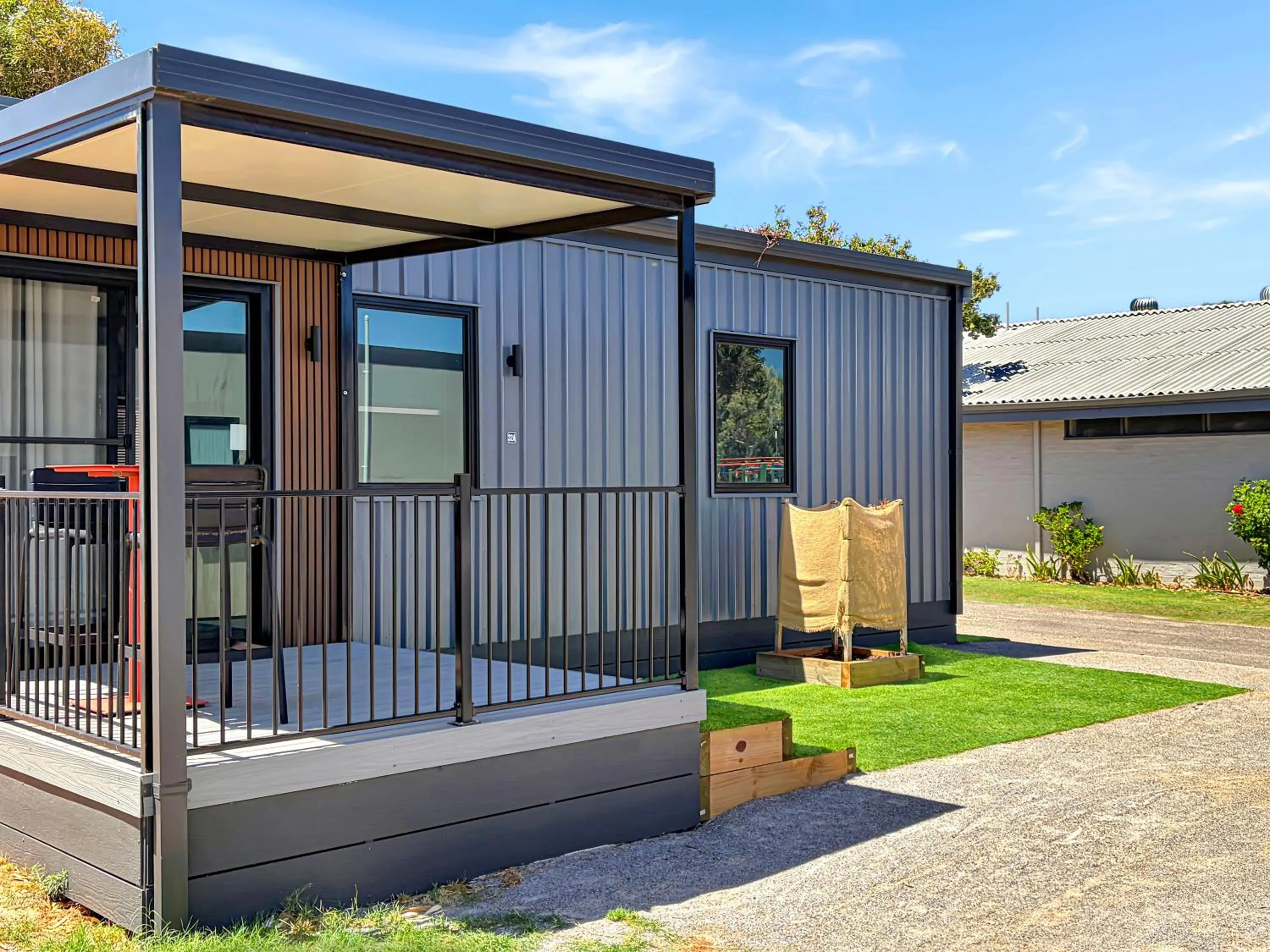 Property building in Sunset Beach Holiday Park