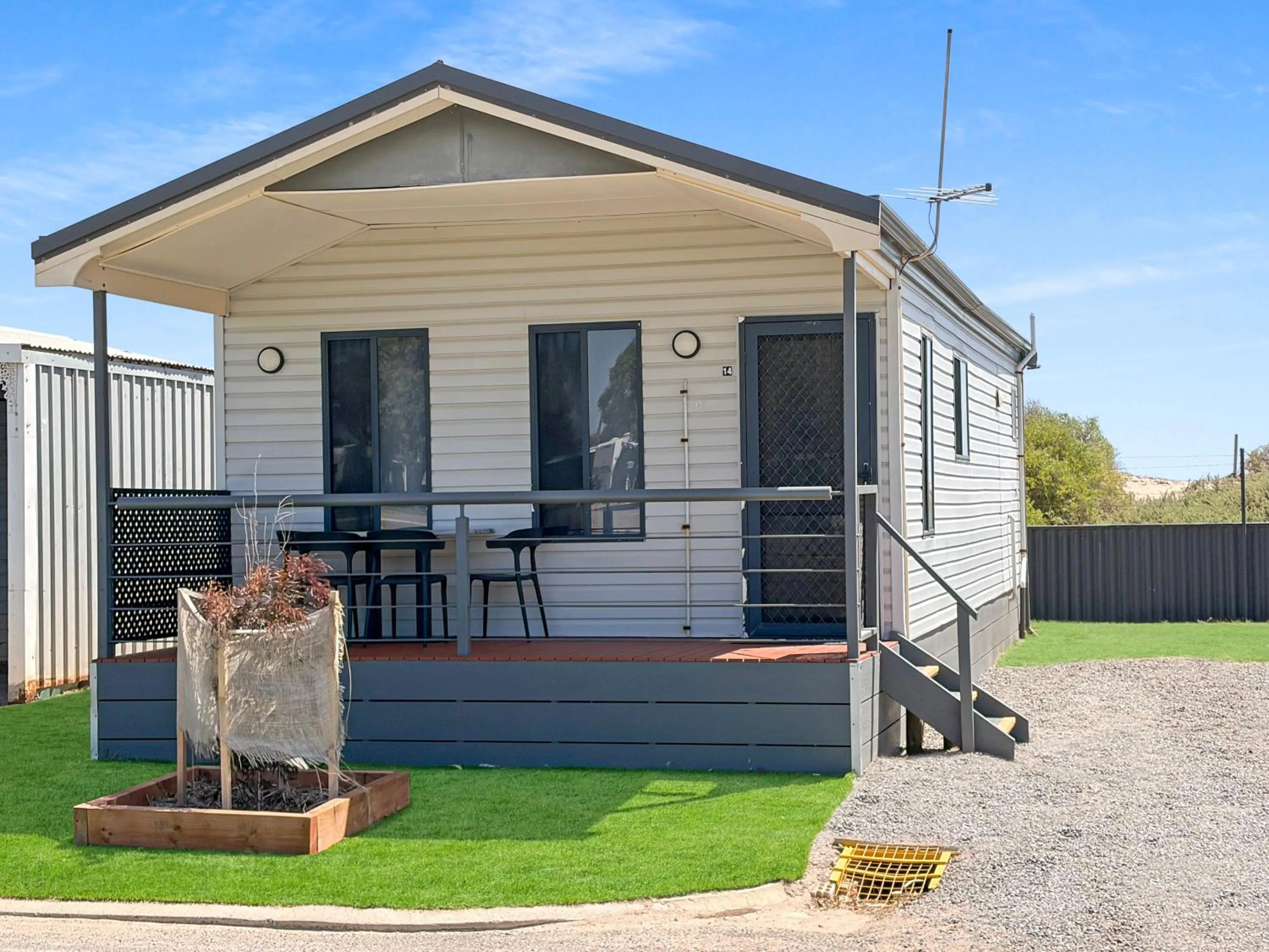 Property building in Sunset Beach Holiday Park