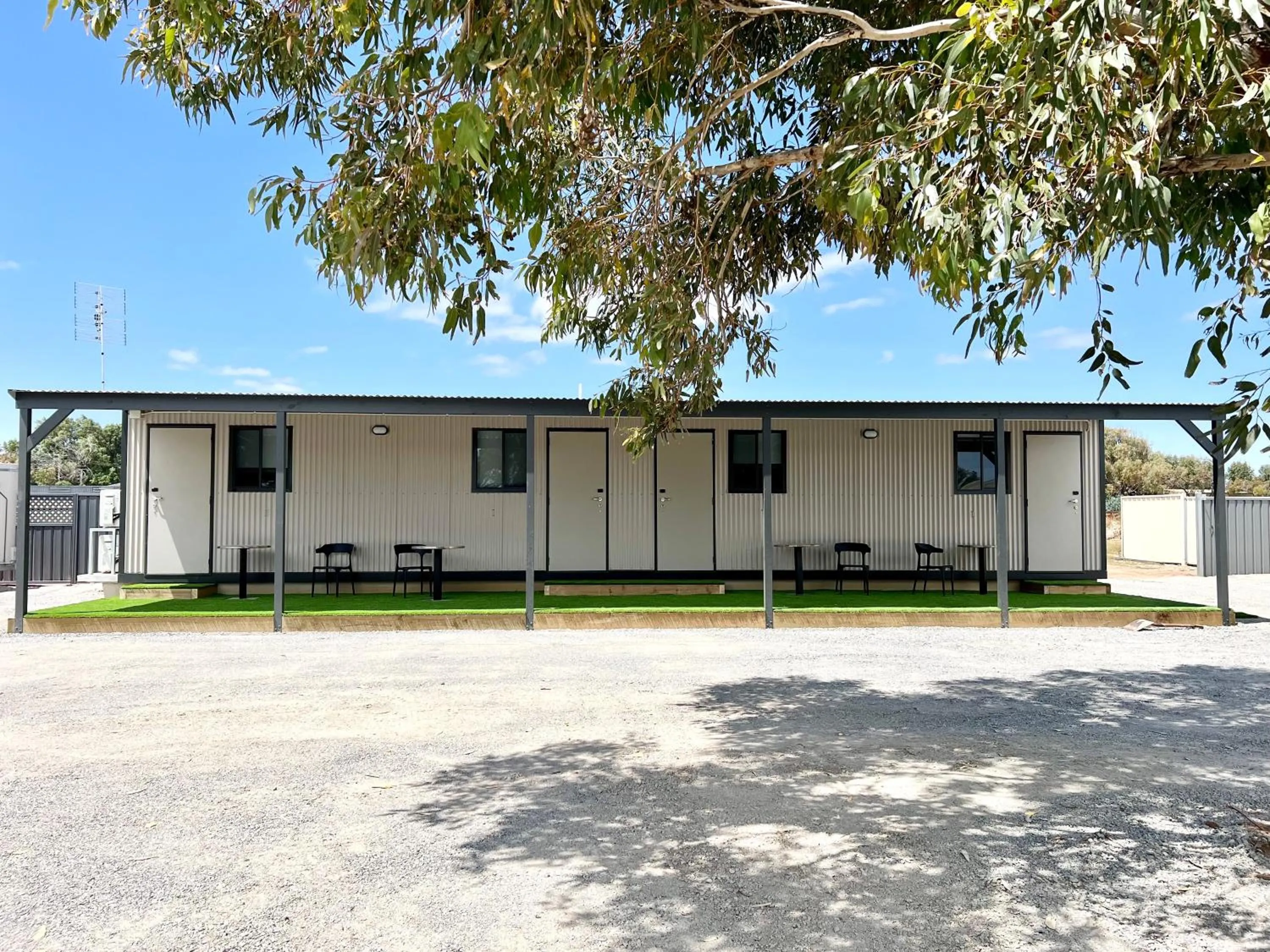 Property building in Sunset Beach Holiday Park
