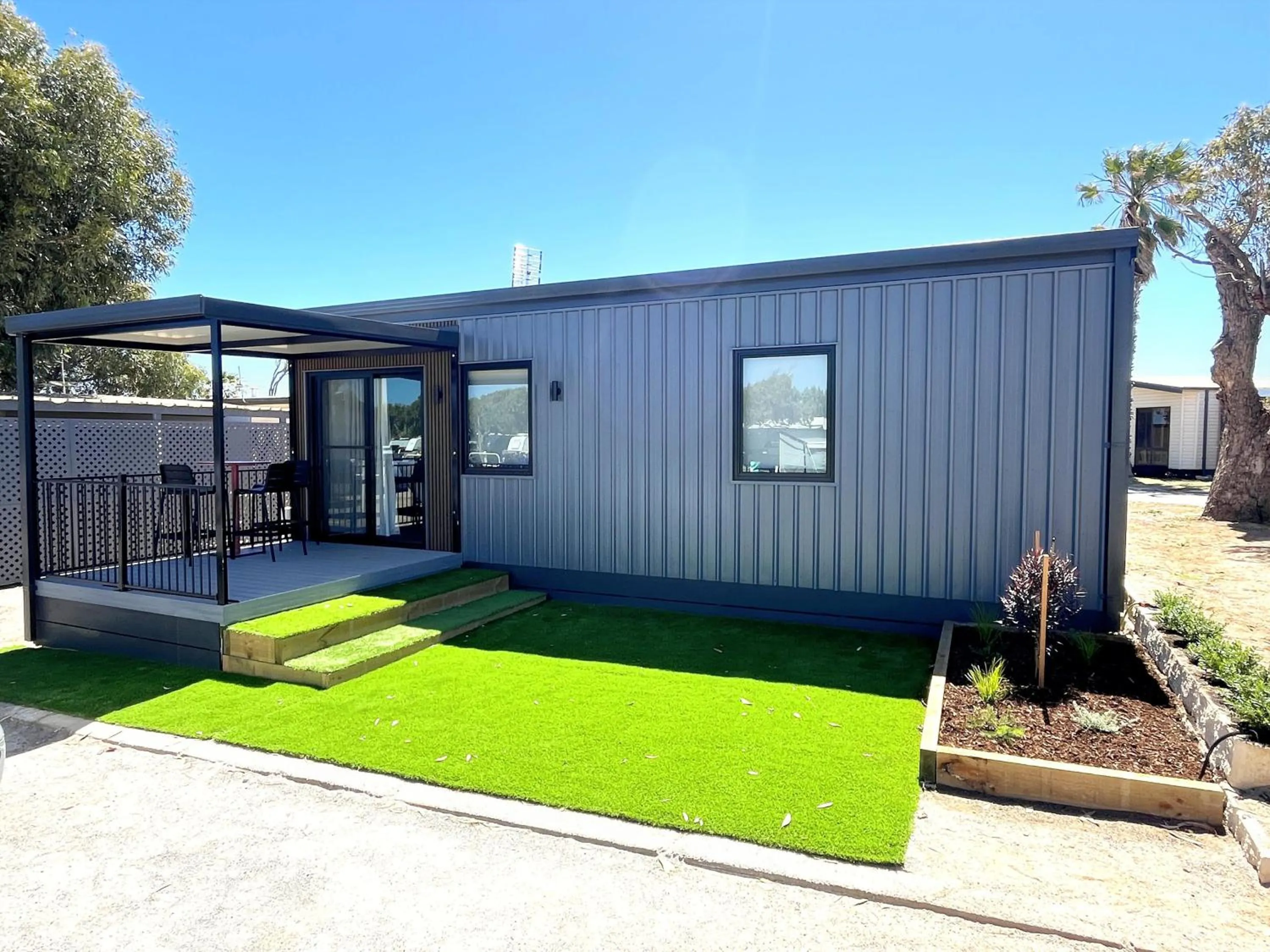 Property building in Sunset Beach Holiday Park