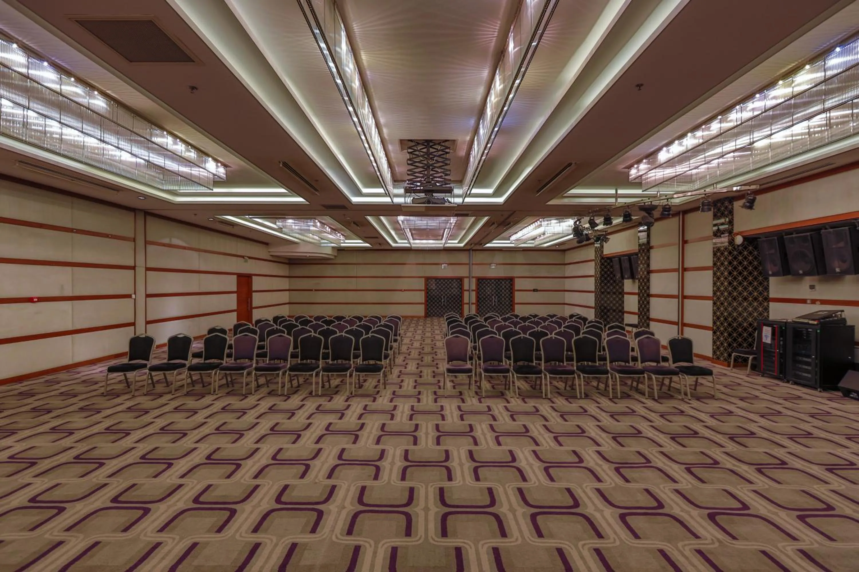 Meeting/conference room in Niza Park Hotel