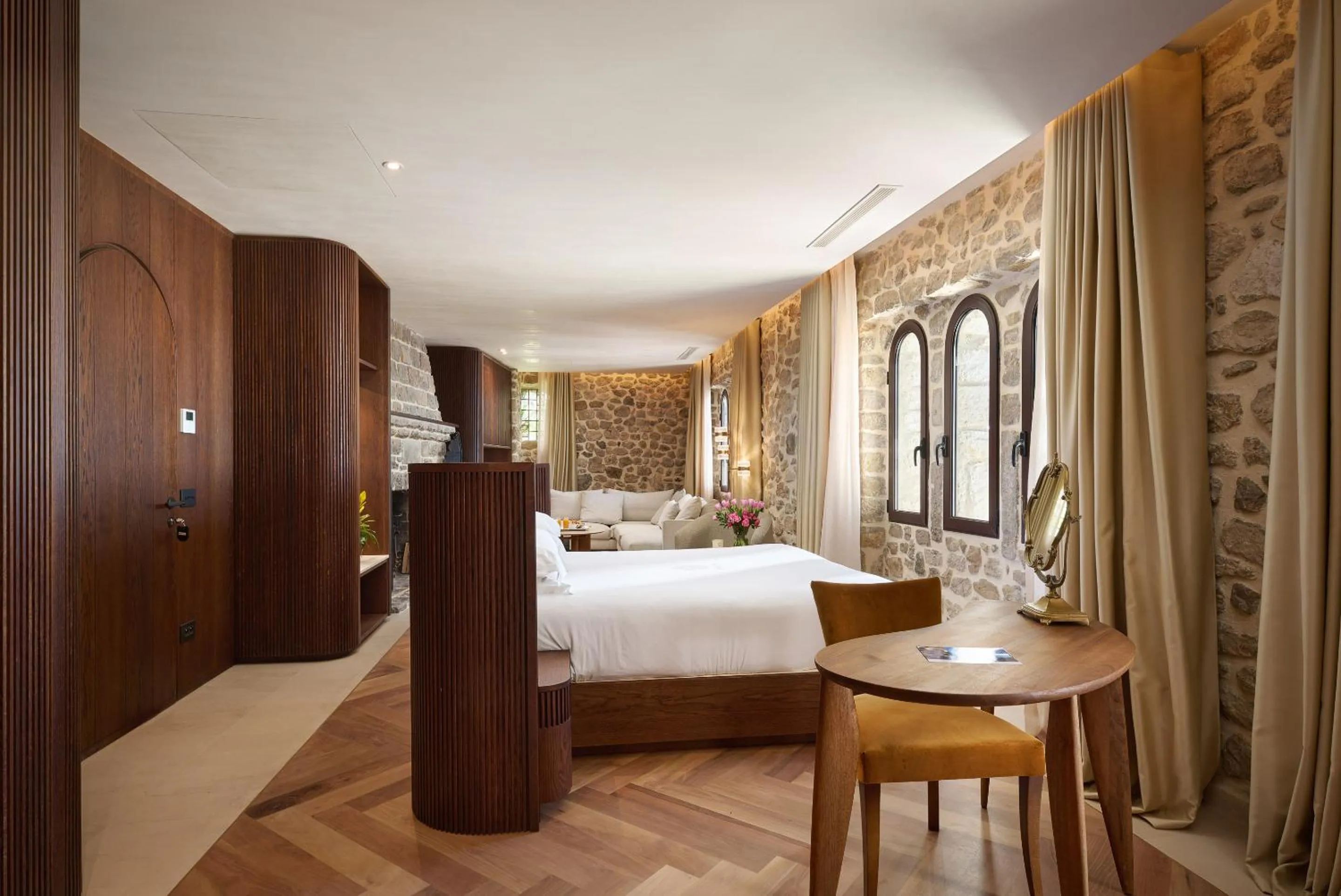 Bedroom, Bed in Chateau Eza