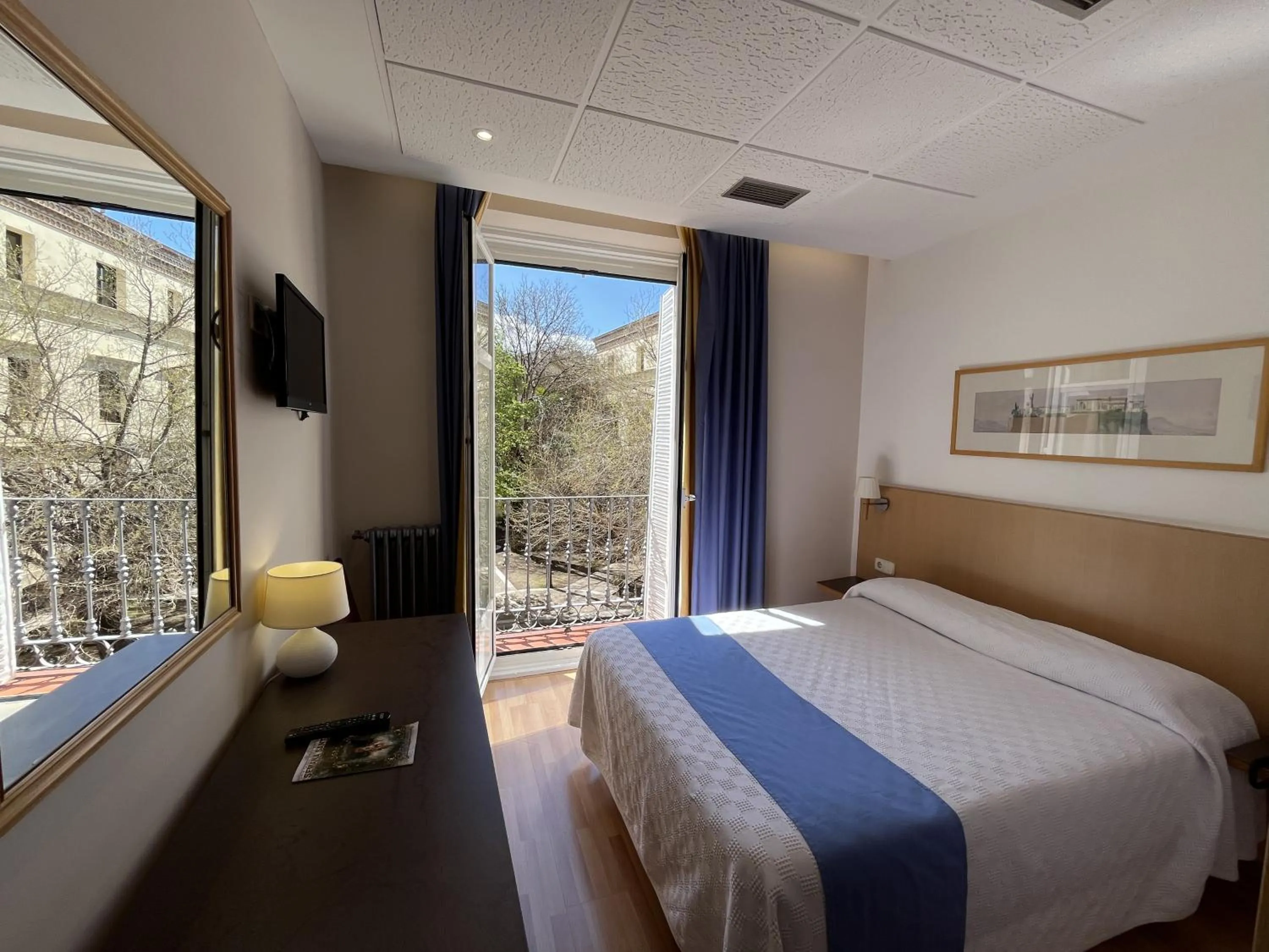 Bed in Hotel España