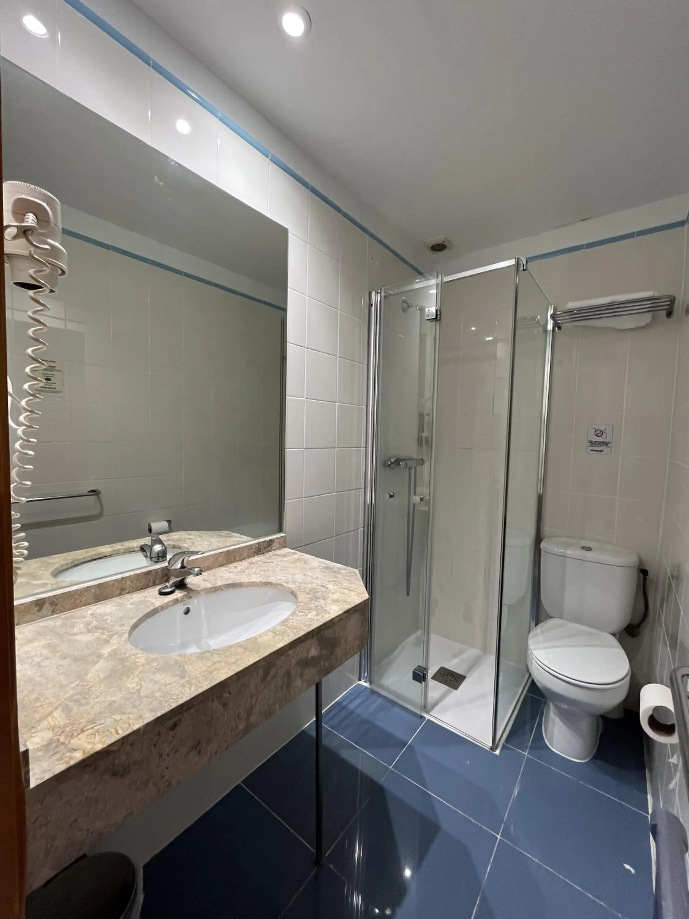 Shower in Hotel España