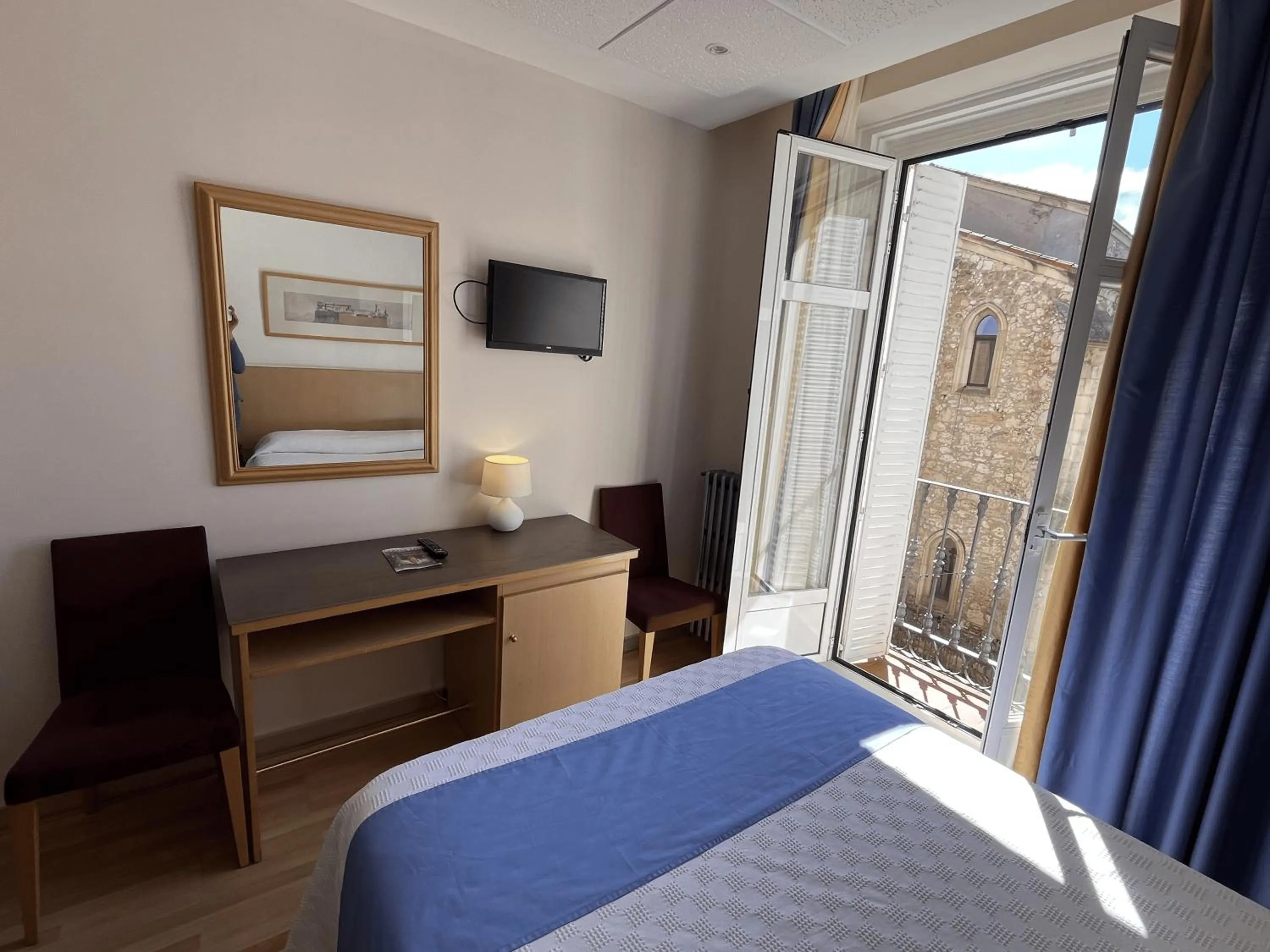 Bed in Hotel España