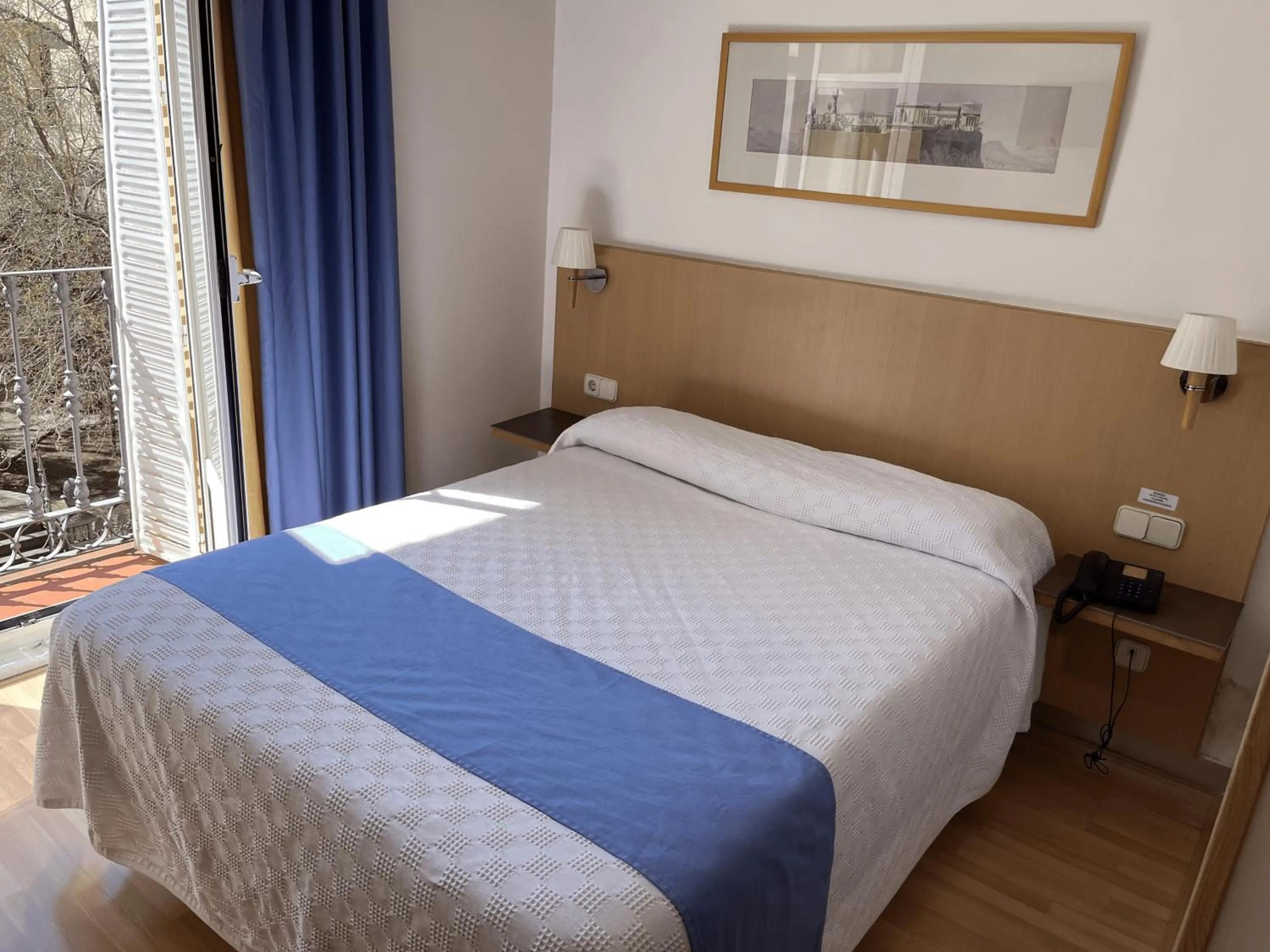 Bed in Hotel España