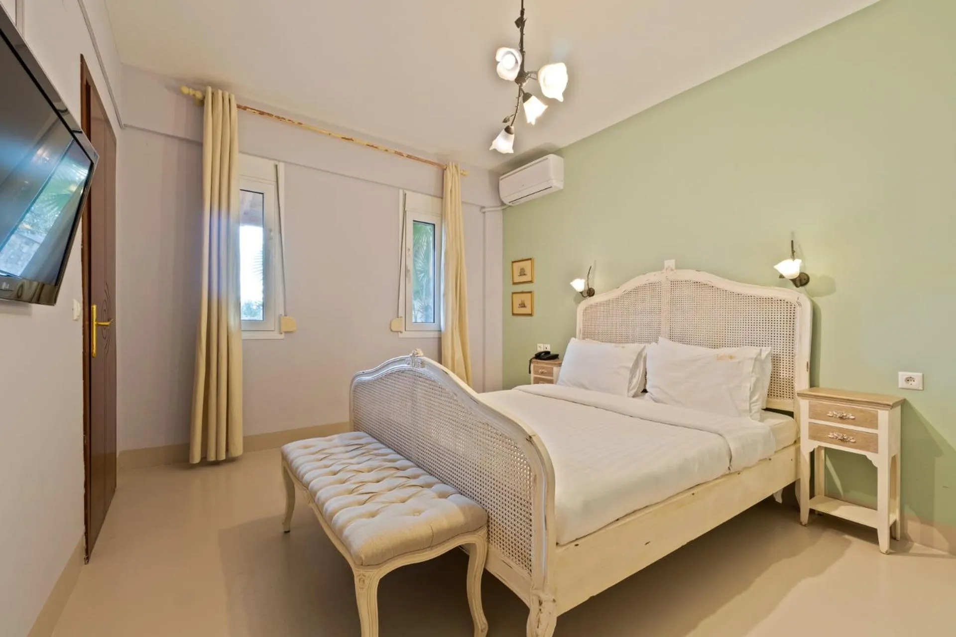 Bed in Kelyfos Hotel