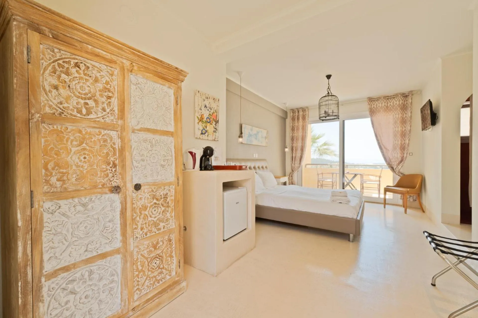 Bed in Kelyfos Hotel