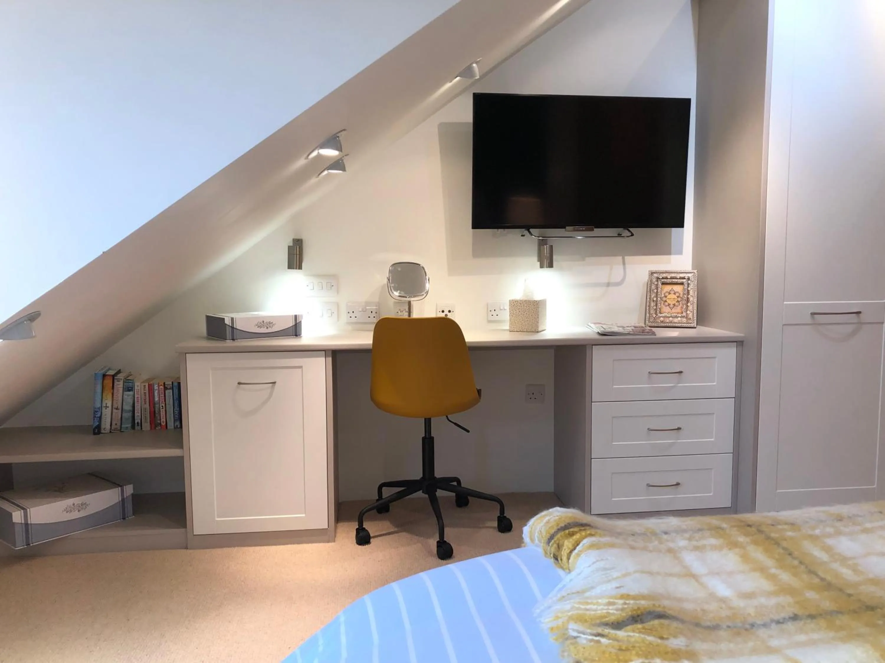 TV and multimedia, Bed in Laurels