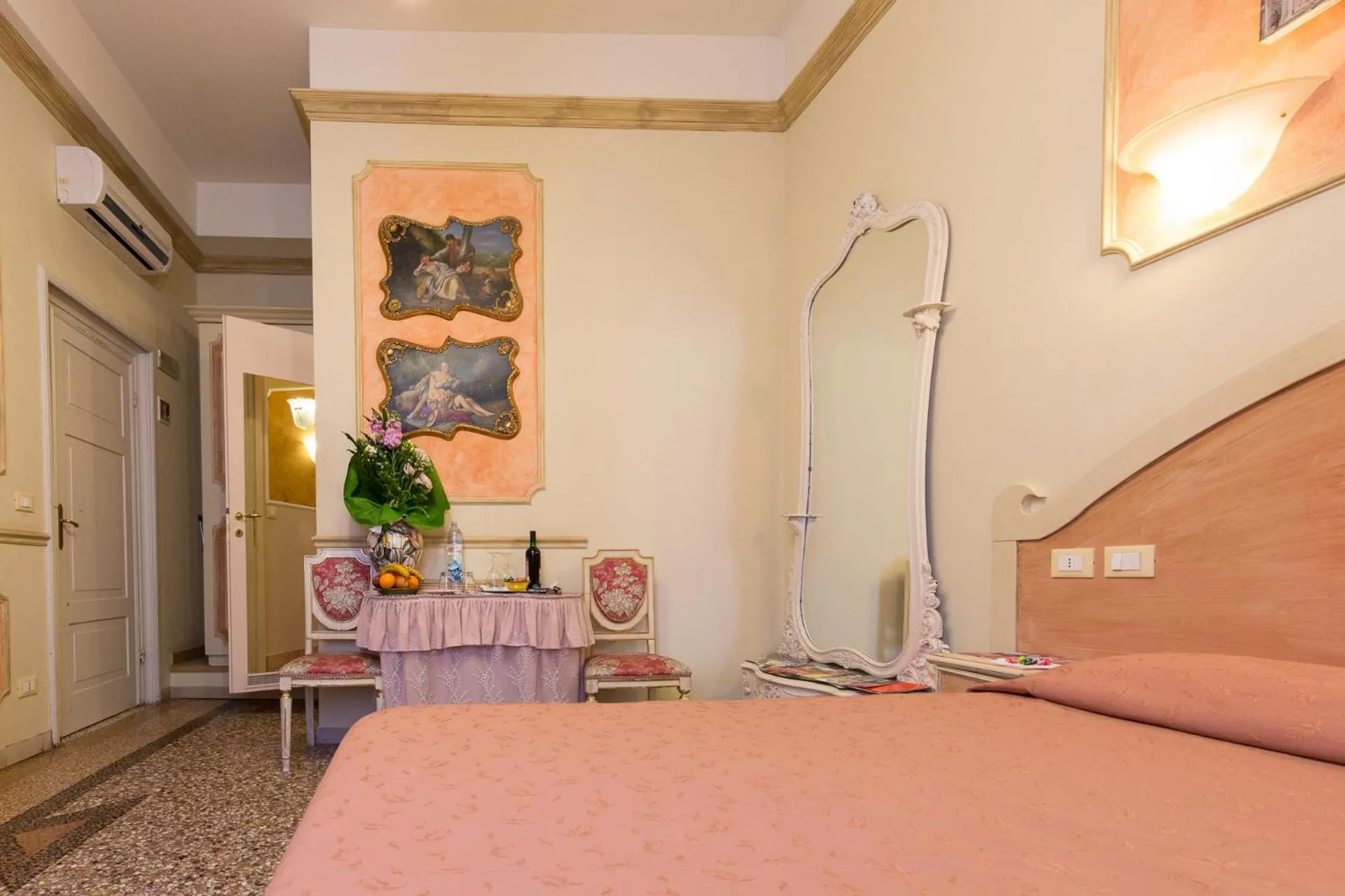 Bedroom, Bed in Antica Residenza D'Azeglio Room&Breakfast di Charme