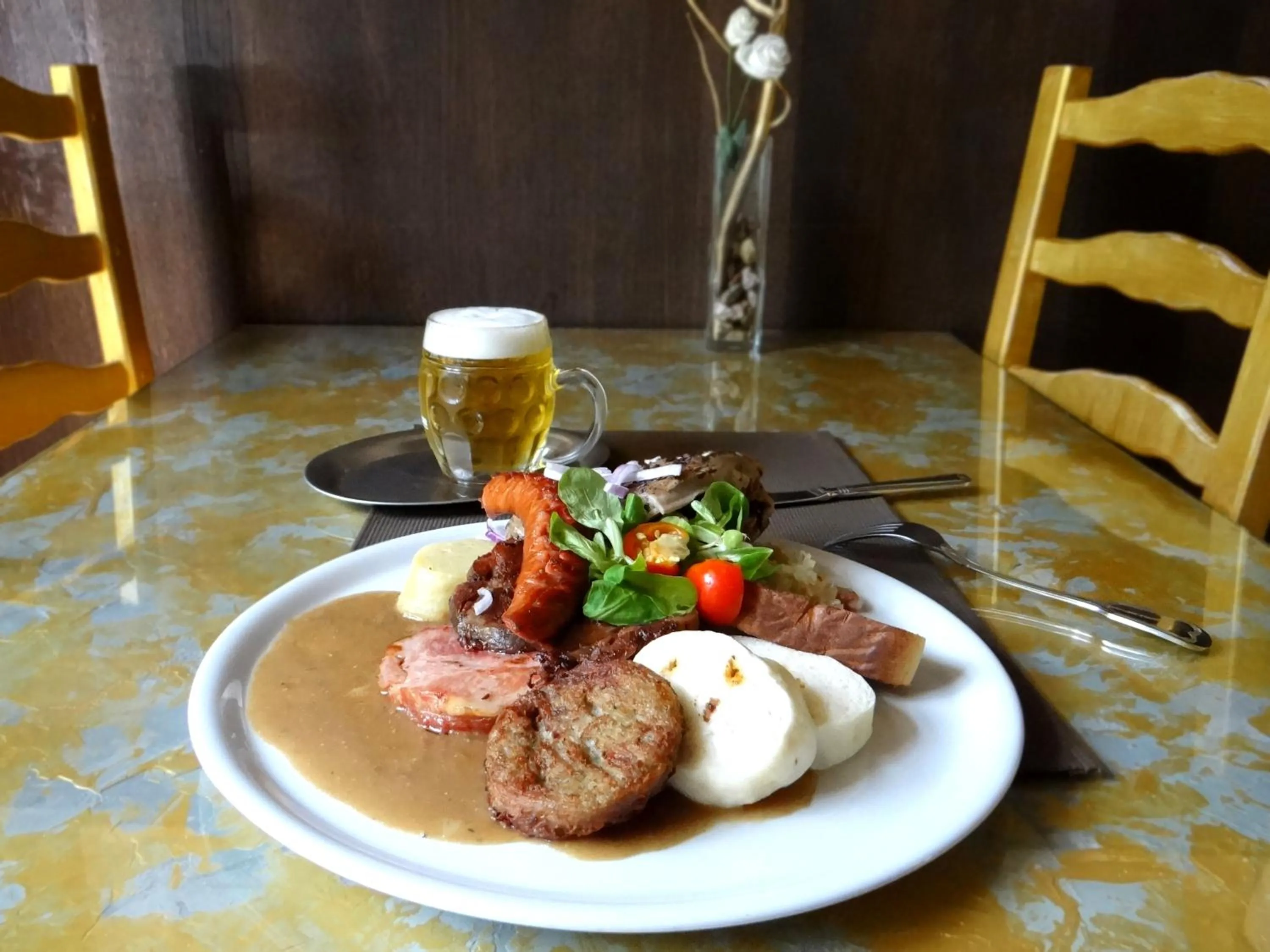 Restaurant/places to eat in Hotel U Kříže