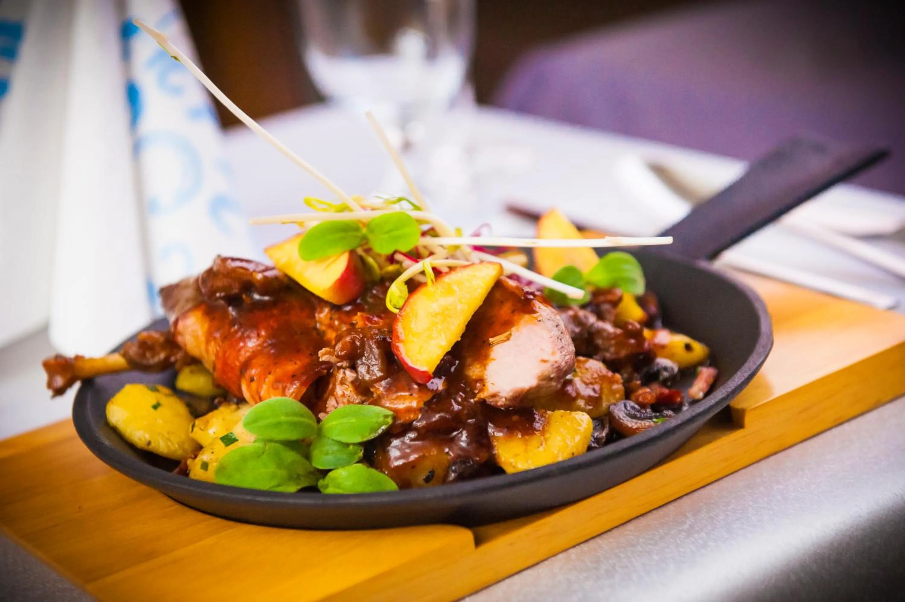 Restaurant/places to eat in Hotel Galanta