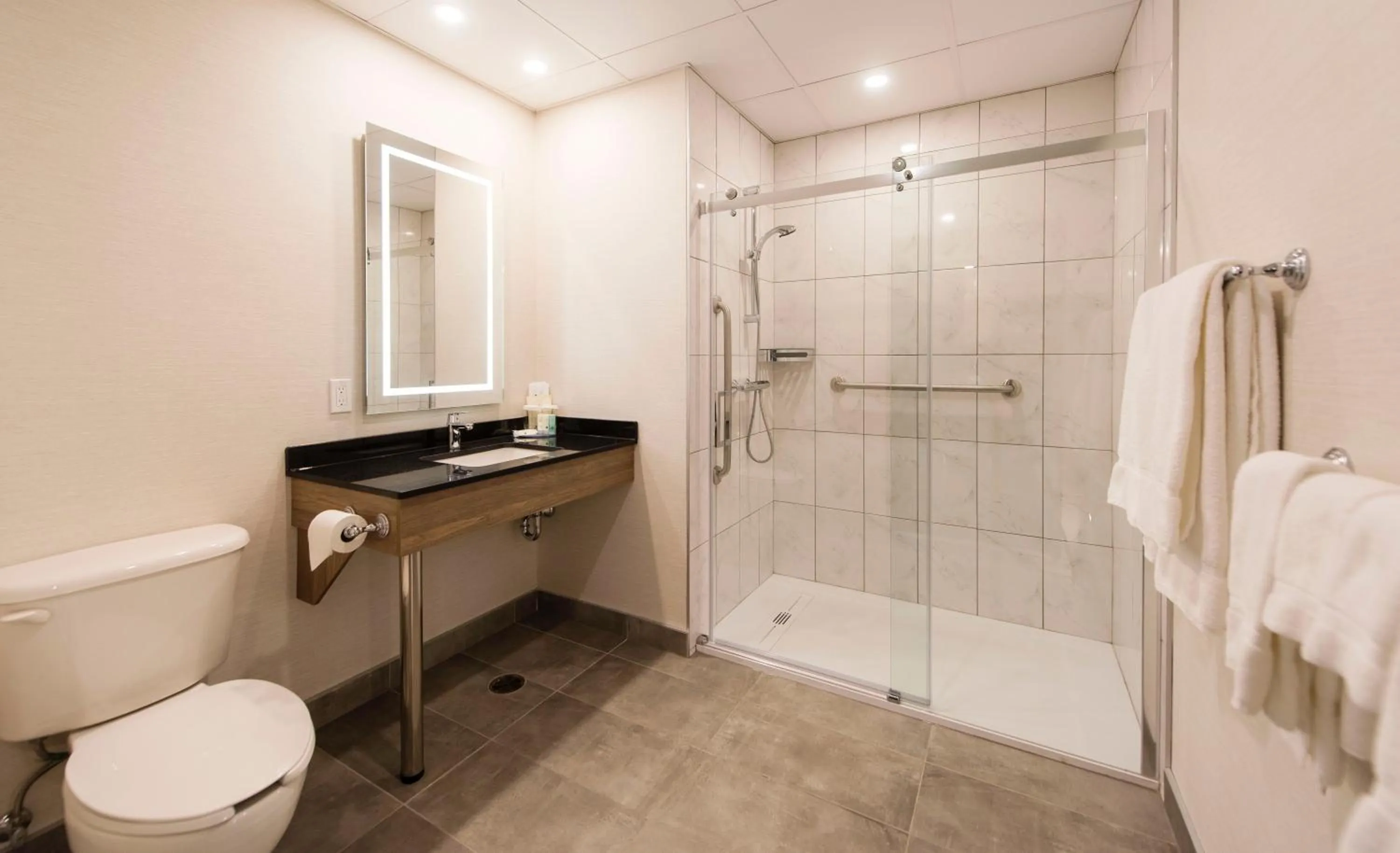 Shower in Quality Suites