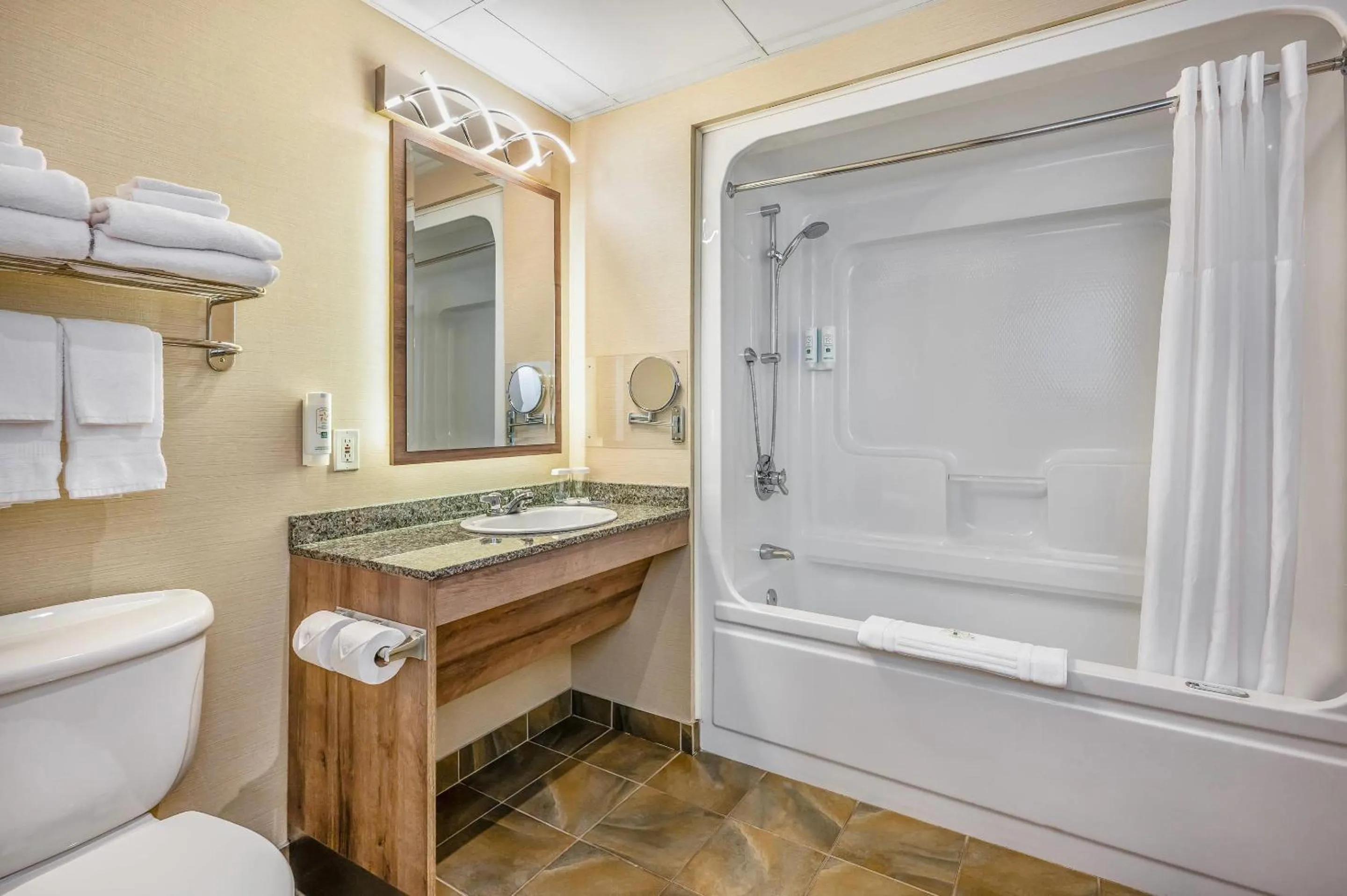 Bathroom in Quality Suites