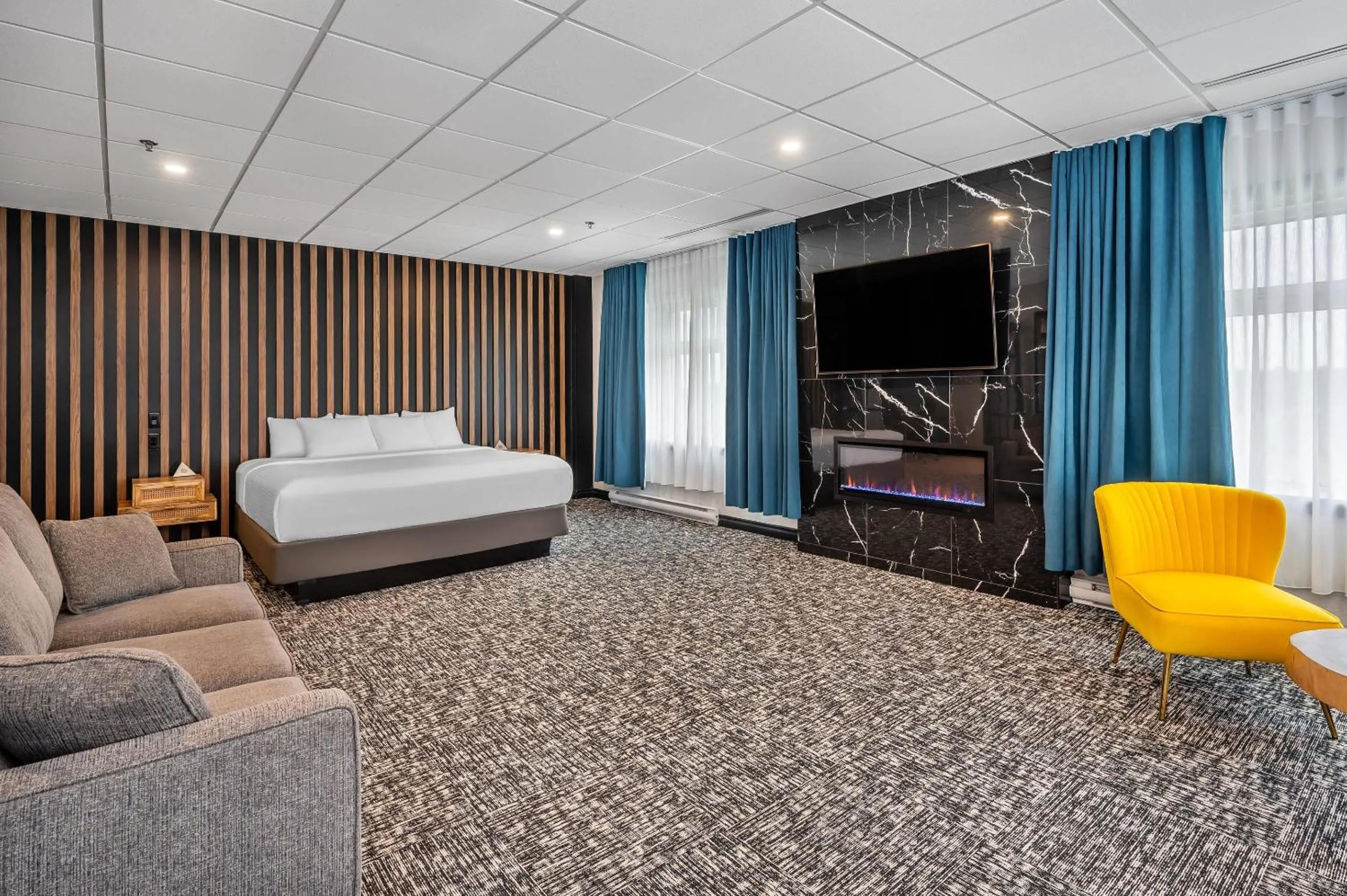 Bedroom, Bed in Quality Suites