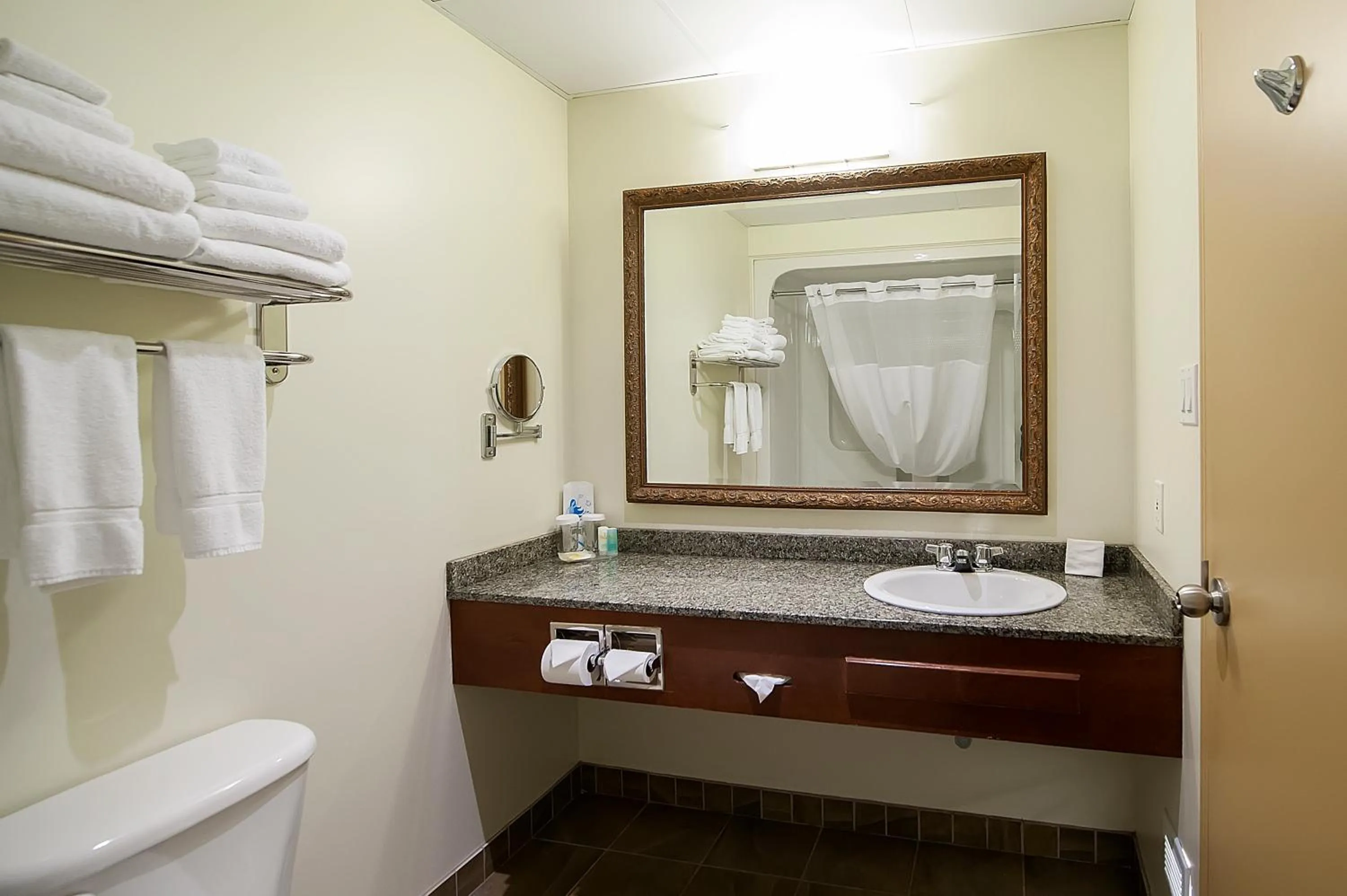 Bathroom in Quality Suites