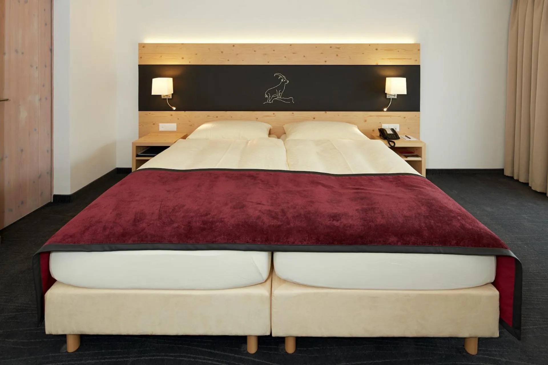 Bed in Hotel Laaxerhof