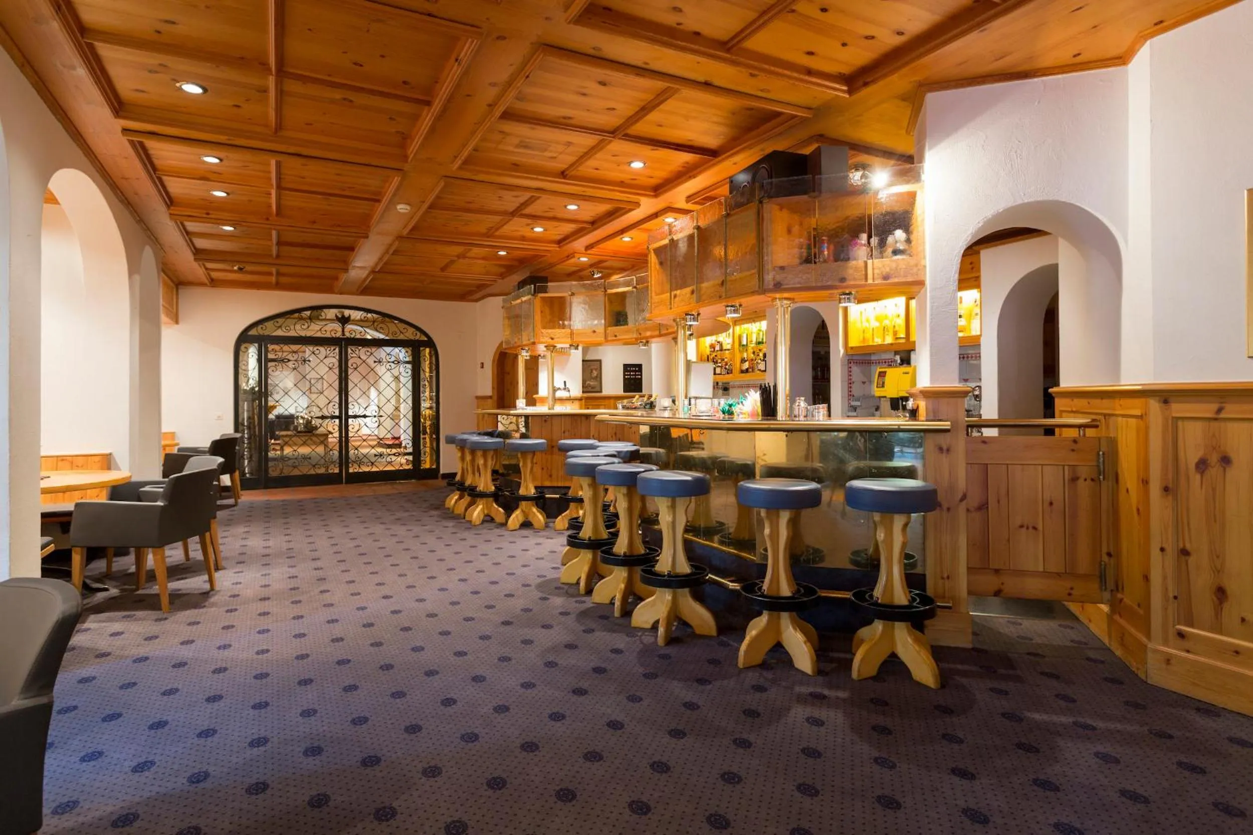 Lounge or bar in Hotel Laaxerhof