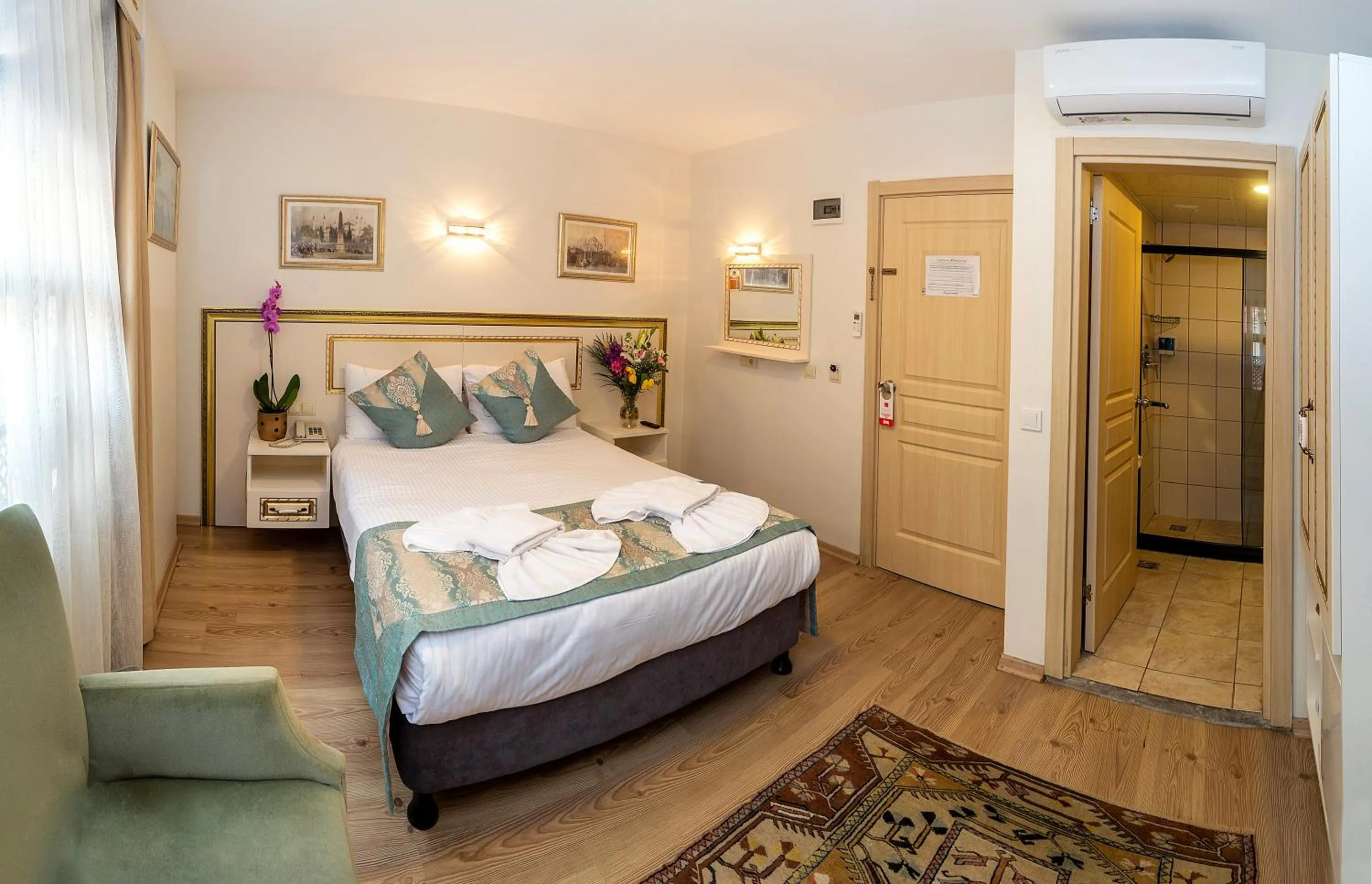 Photo of the whole room, Bed in Sultan House