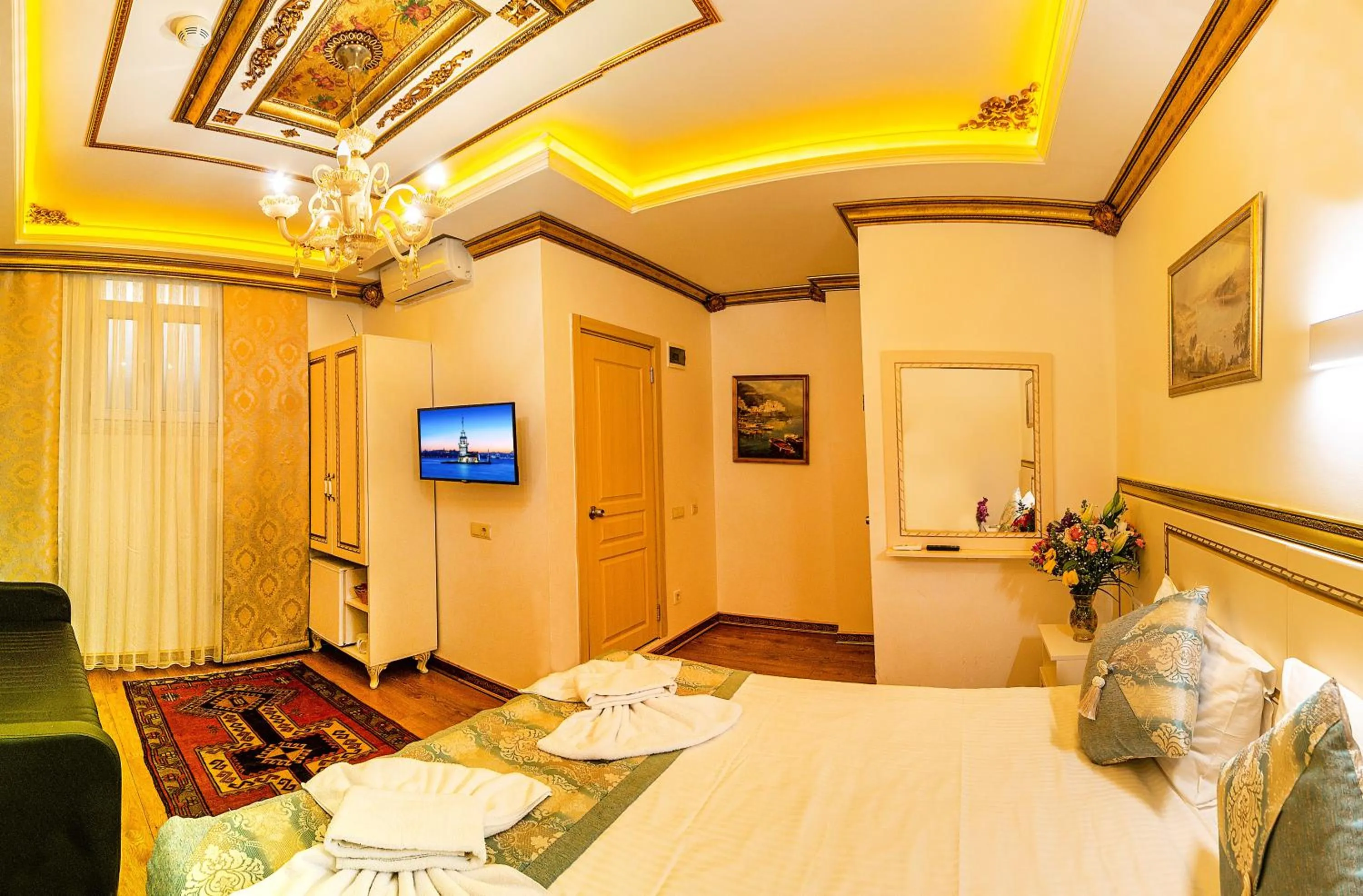 Photo of the whole room, Bed in Sultan House