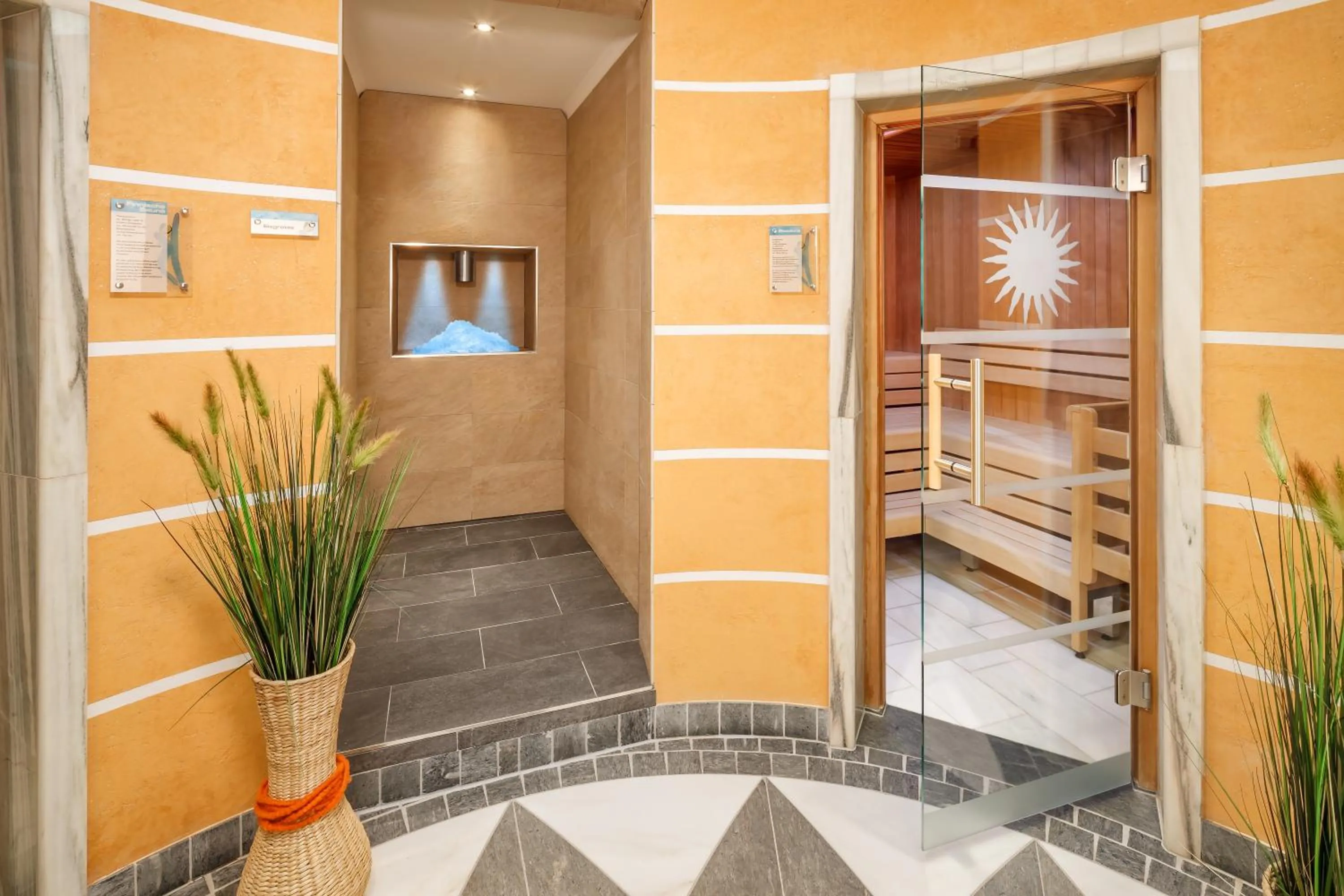 Spa and wellness centre/facilities, Bed in Hotel Alpina