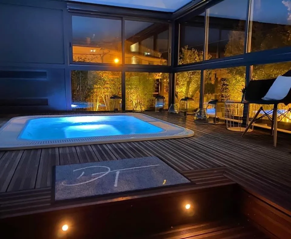 Hot Tub in Demeure Terrisse La Résidence