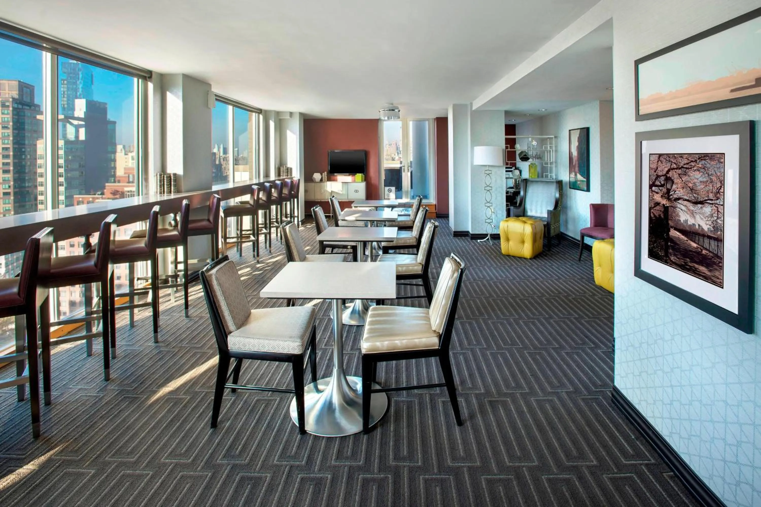 Lounge or bar in Sheraton Tribeca New York Hotel