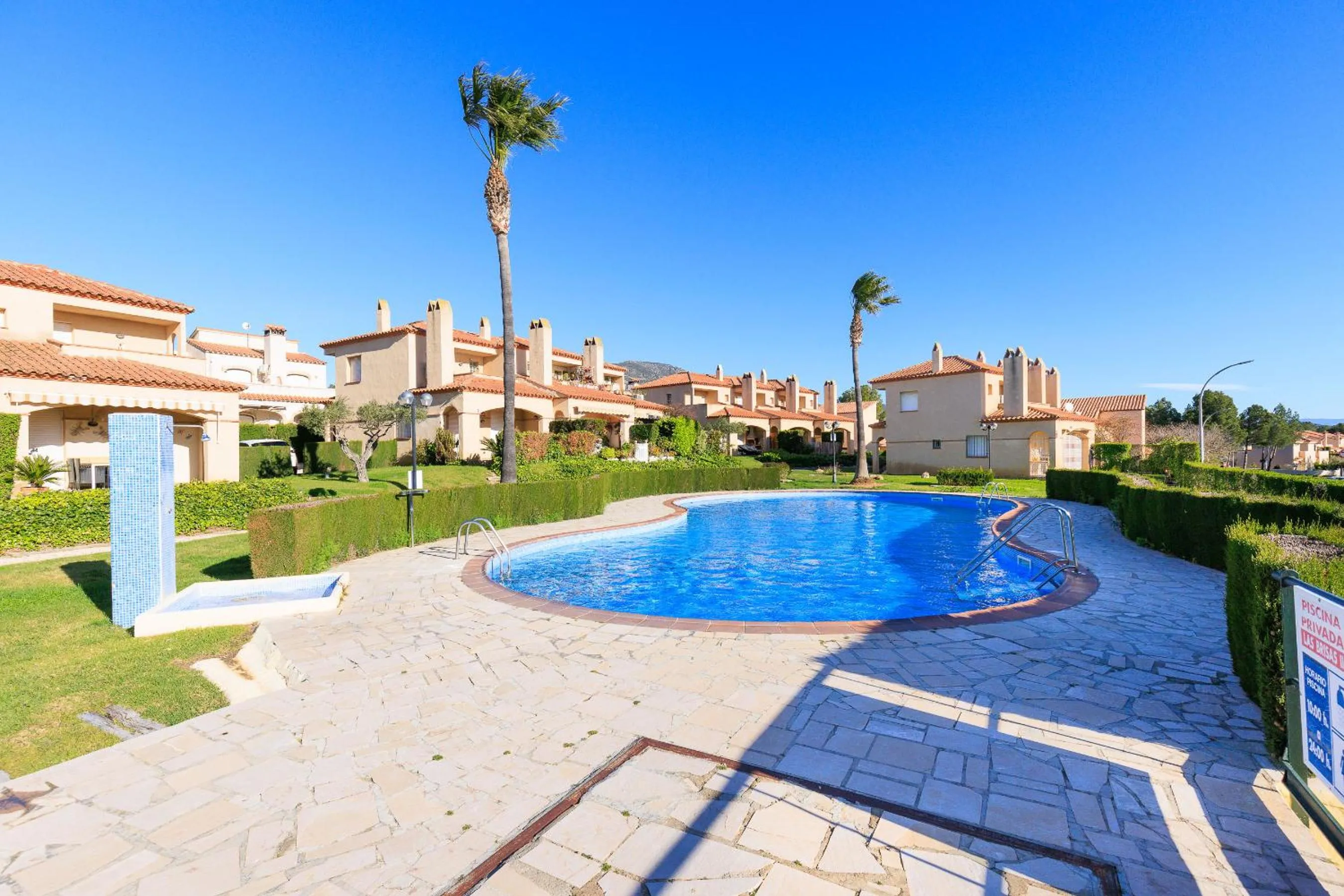 Swimming pool in Rentalmar Brisas