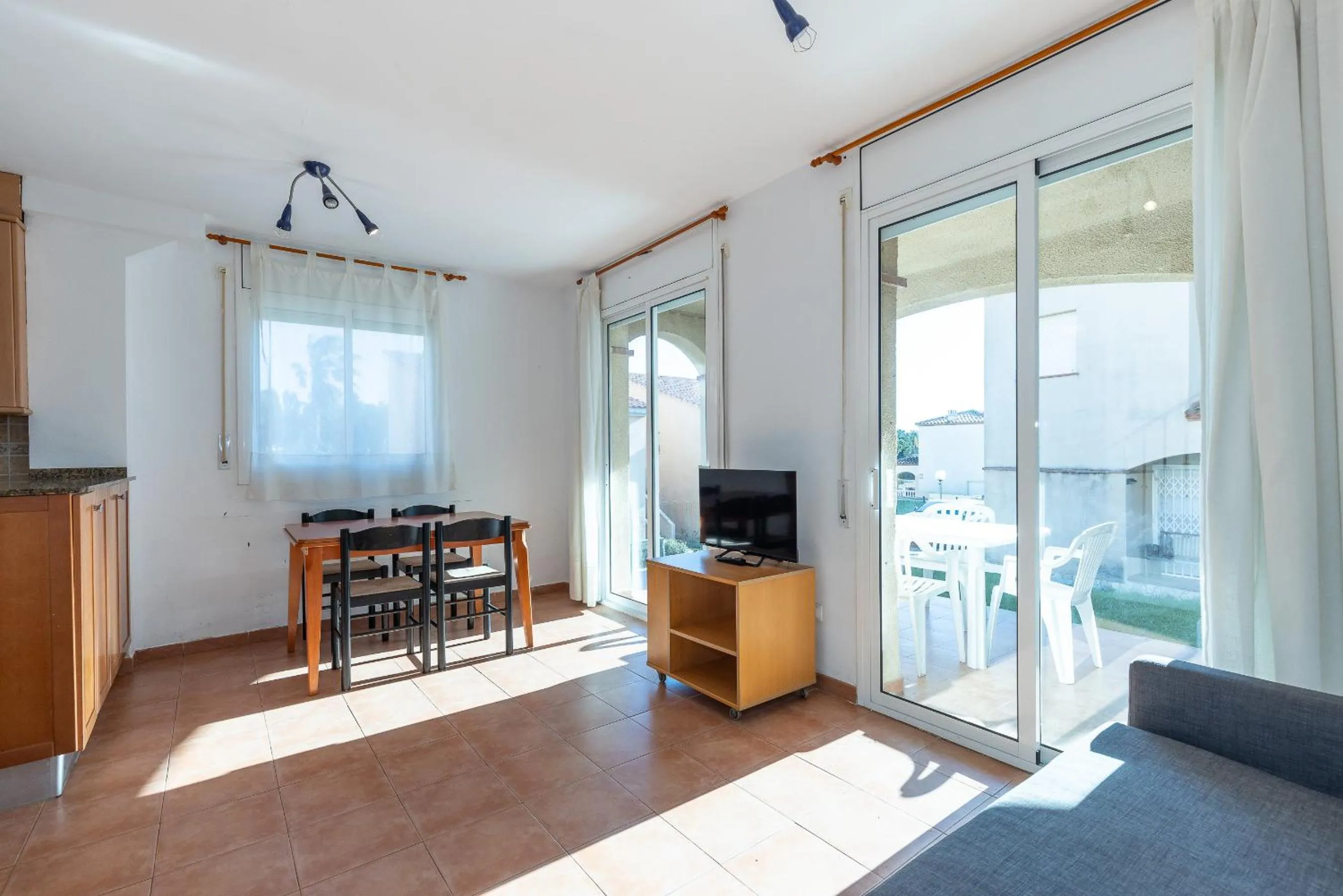 Communal lounge/ TV room in Rentalmar Brisas