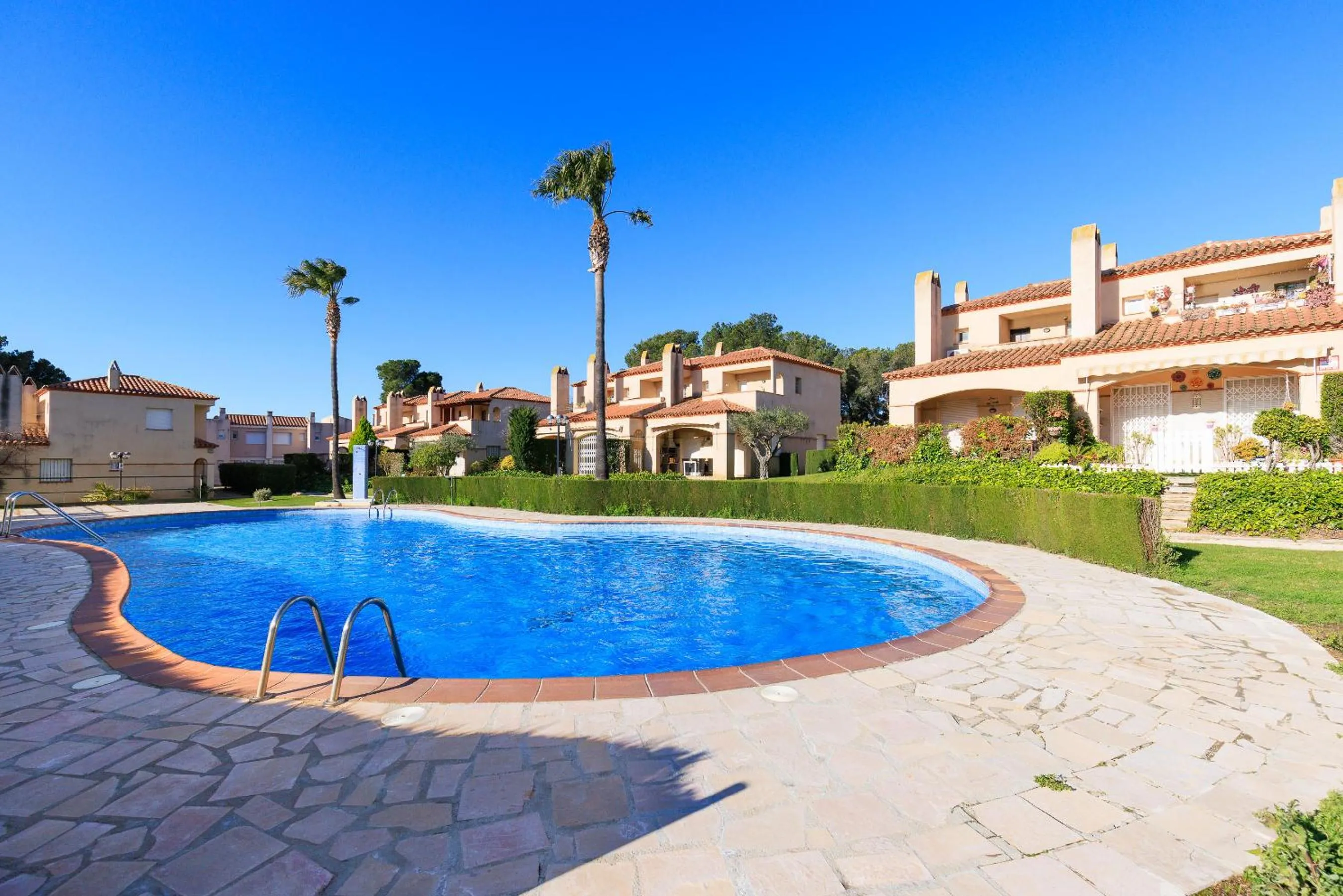 Swimming pool in Rentalmar Brisas