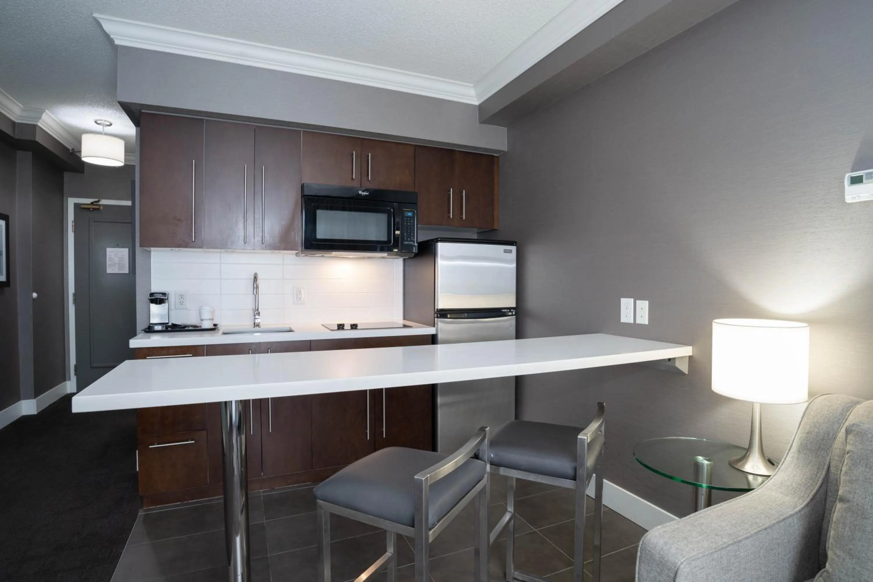 Kitchen or kitchenette in Sandman Signature Mississauga Hotel