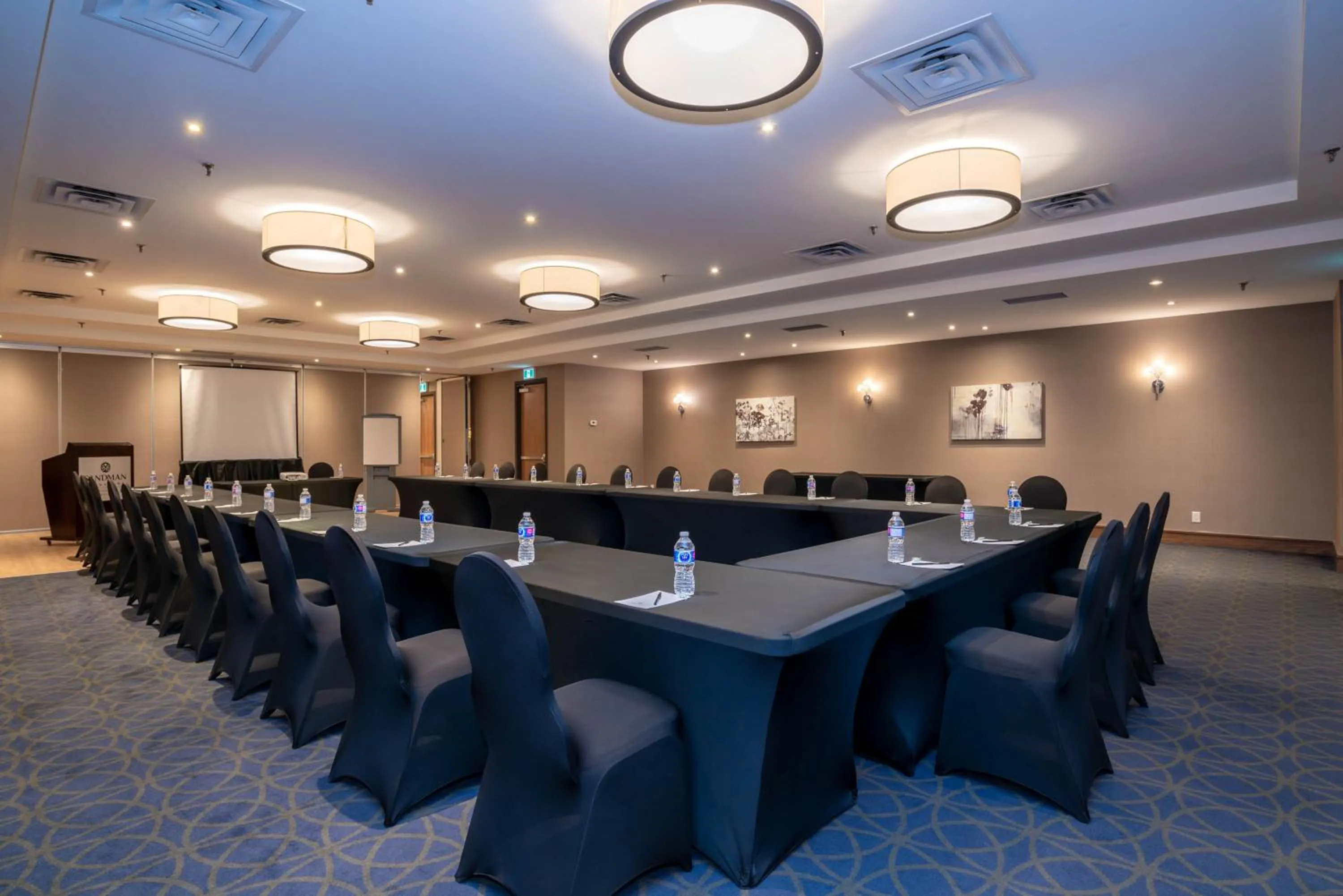 Meeting/conference room in Sandman Signature Mississauga Hotel
