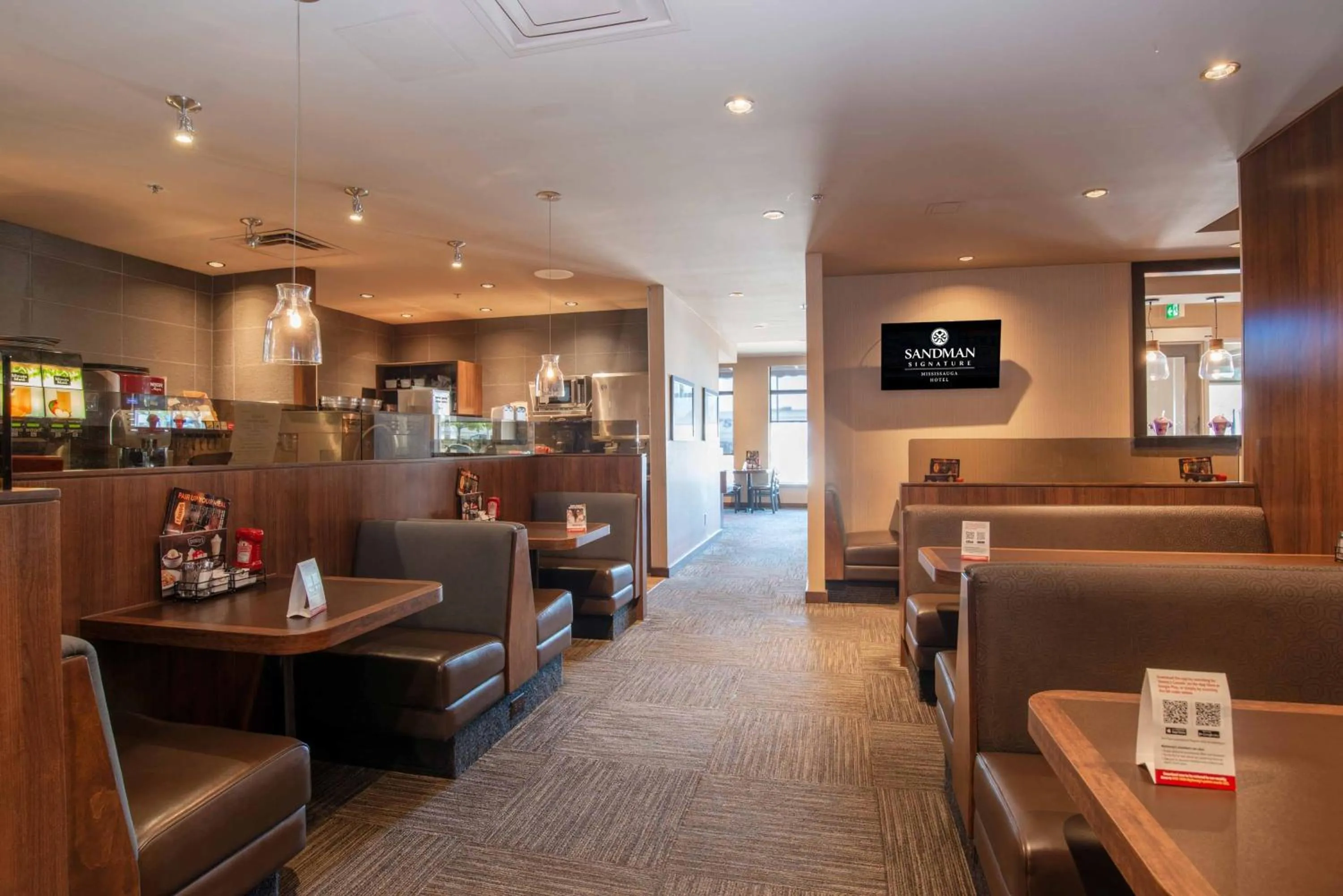 Restaurant/places to eat in Sandman Signature Mississauga Hotel