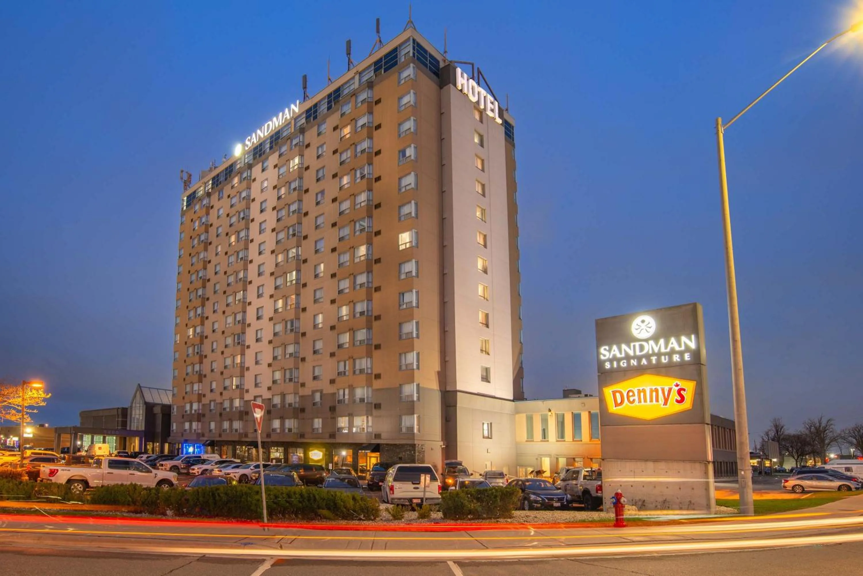 Property building in Sandman Signature Mississauga Hotel