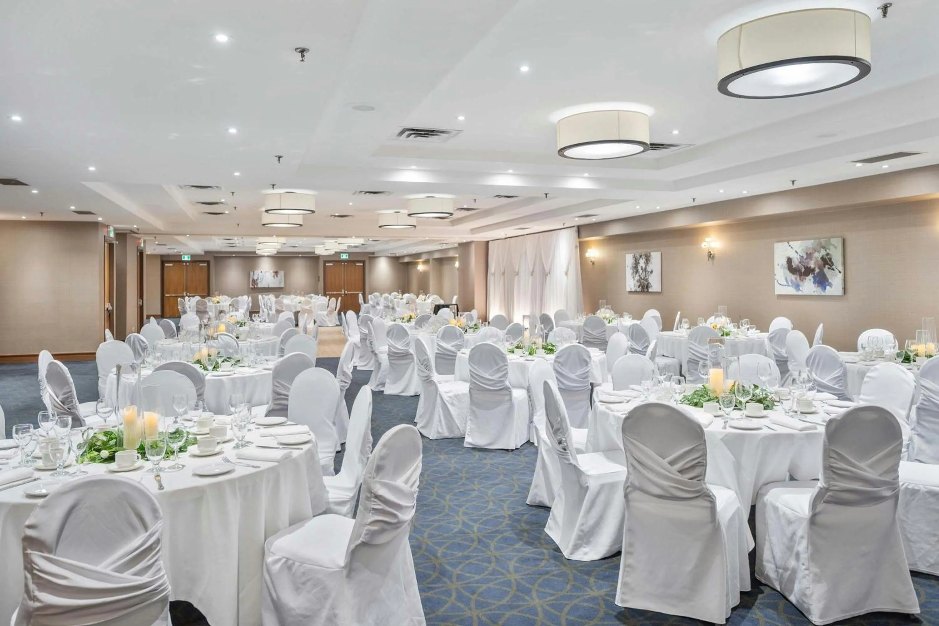 Banquet/Function facilities in Sandman Signature Mississauga Hotel