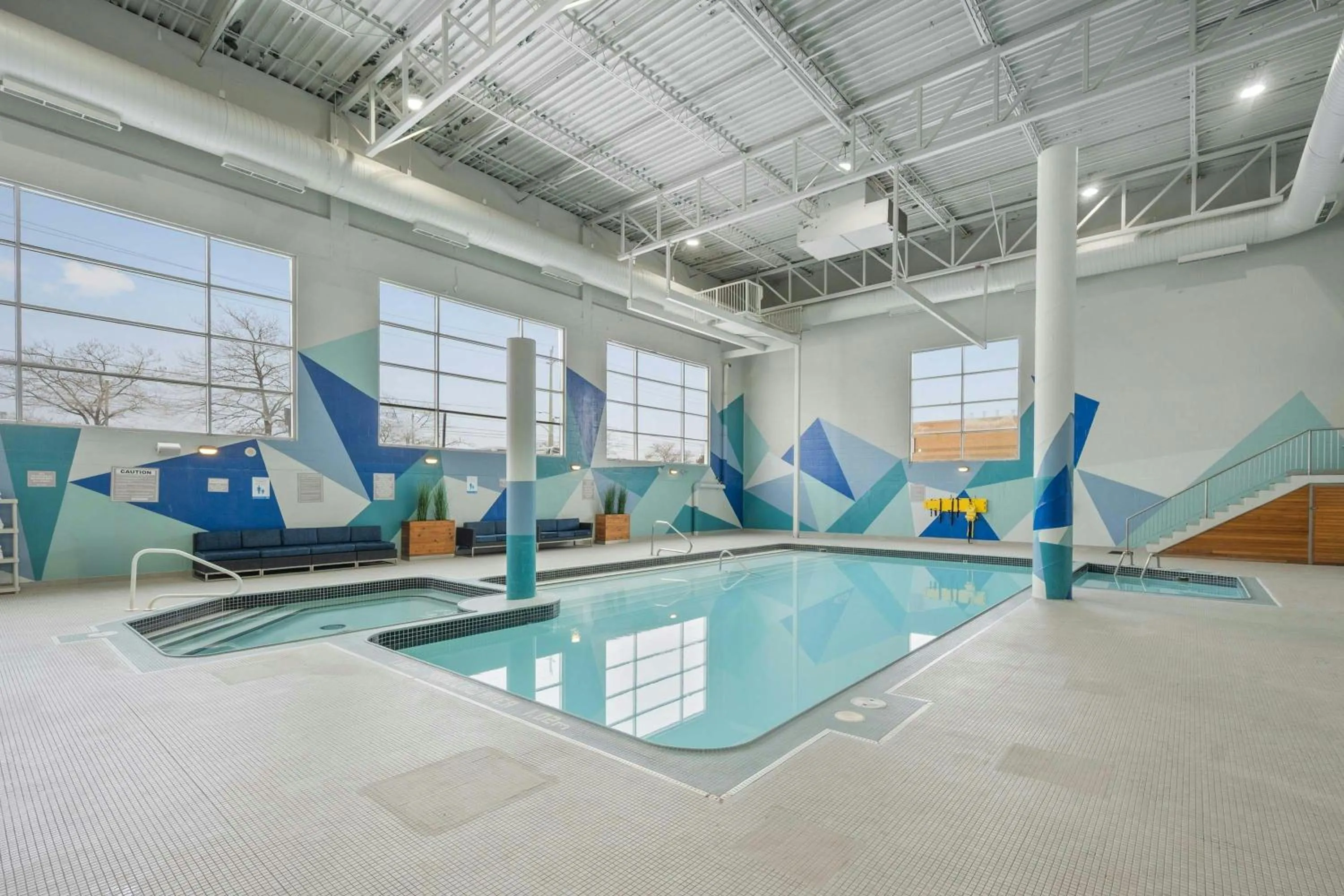 Swimming pool in Sandman Signature Mississauga Hotel